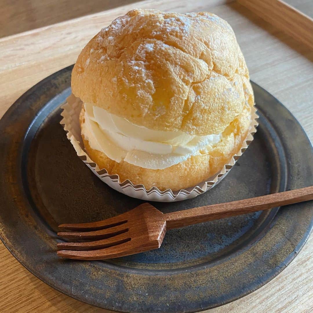 畑野ひろ子のインスタグラム：「WESTのシュークリーム😍 今日は、ゴルフグッズの下見に行ってきました。遂にゴルフ始める準備へ⛳️😅」