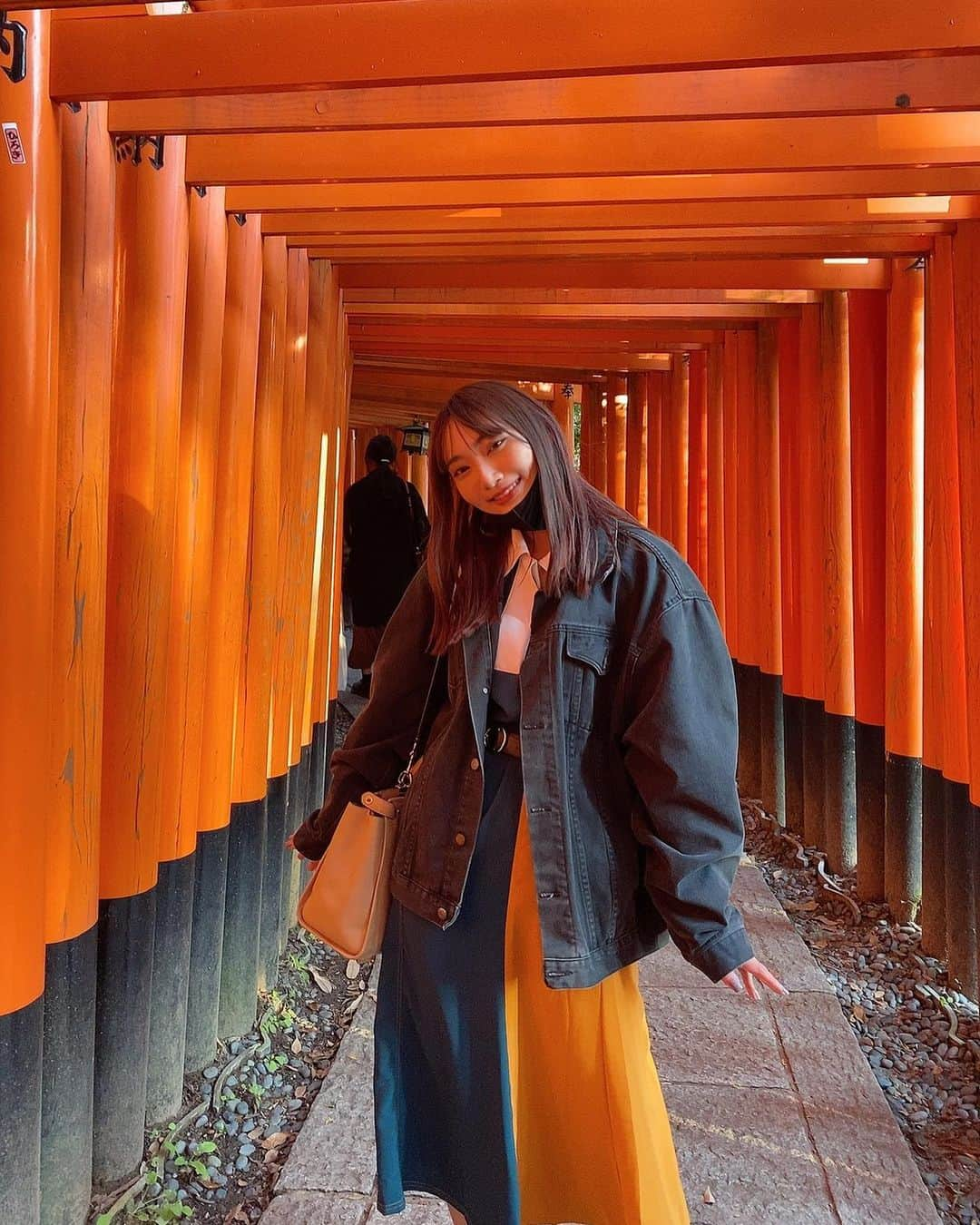 ゆりのインスタグラム：「京都の写真たくさん撮ってもらったからアップしちゃう🥰🥰 ・ ・ ・ ・ ・ ・  #京都 #京都観光 #韓国ファッション #ootd #ootdfashion #fashion #outfit #make #メイク #韓国メイク #メイクアップ #秋コーデ #ワンピース #오오티디  #데일리룩  #아웃핏  #패션스타그램」