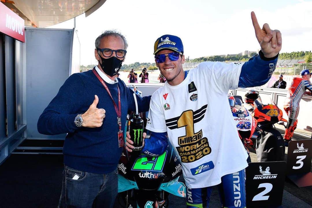 MotoGPさんのインスタグラム写真 - (MotoGPInstagram)「@suzukimotogp's past and present Champions reunited 🏆 #ValenciaGP 🏁 #M1R #MotoGP」11月17日 18時16分 - motogp