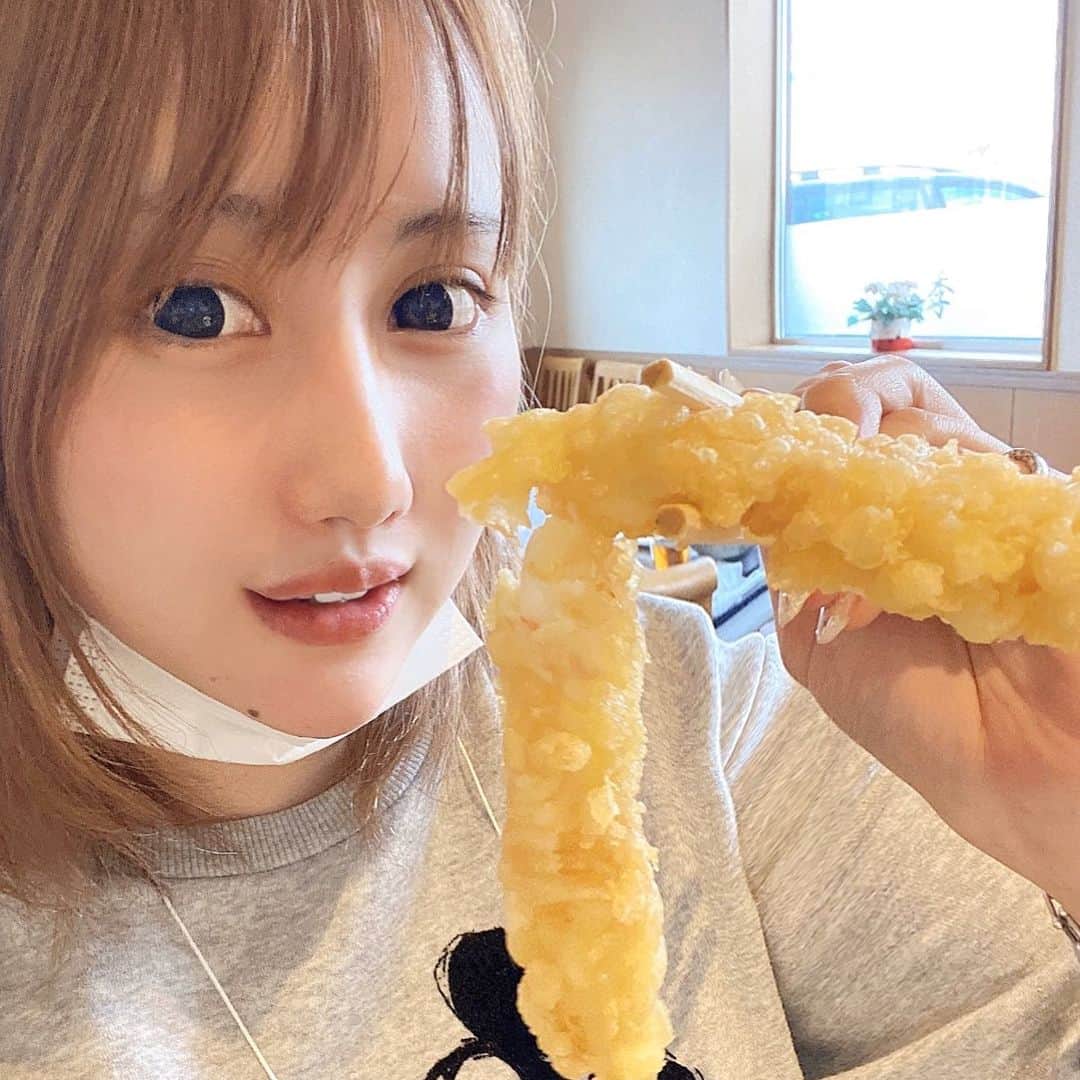 SEIRAのインスタグラム：「お蕎麦屋さん四季に行ってきました🌟🌟 海老の天ぷら大きい❕🍤 食べること大好きです~🐰🌸 美味しいお蕎麦屋さん 教えてくださいっ😣✨  #すすきの #札幌 #ホステス #キャバクラ #蕎麦 #札幌蕎麦 #札幌蕎麦屋巡り #海老 #自撮り #自撮り女子」