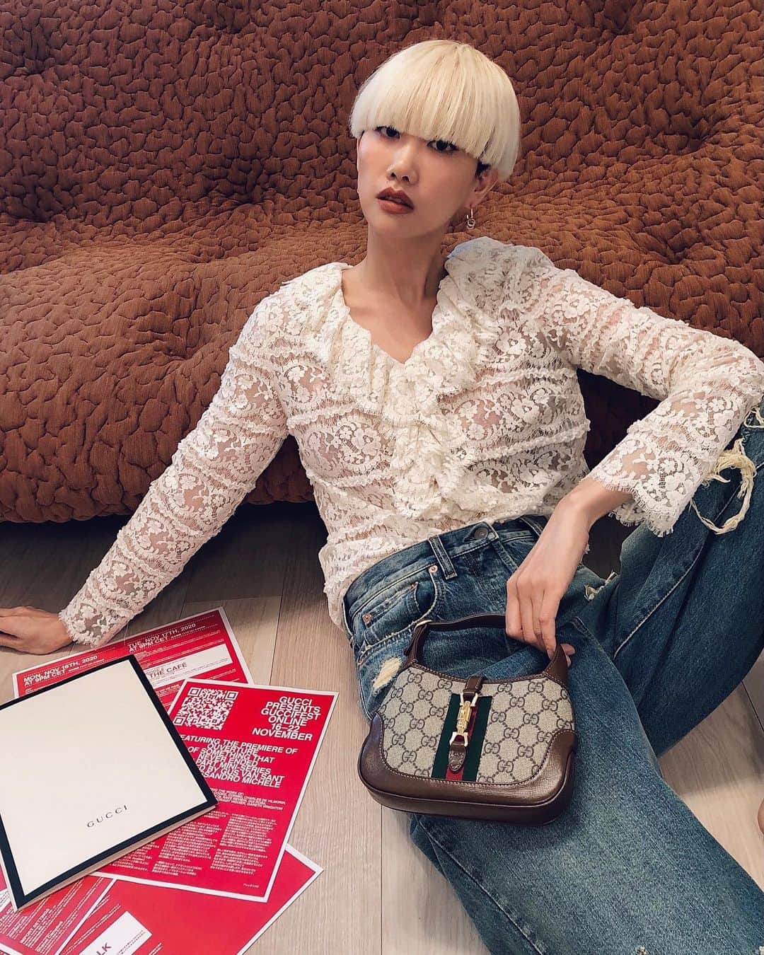 のインスタグラム：「Gucci Fest starts from Episode 1, “At Home” Let’s watch together📺🕺🏻✨ Gucciの最新コレクションが、GucciFestにて公開スタート🎉 今日から22日まで1日1話の短編映画での発表！斬新✨最後まで楽しみ🤩  #GucciFest #GucciOuverture」