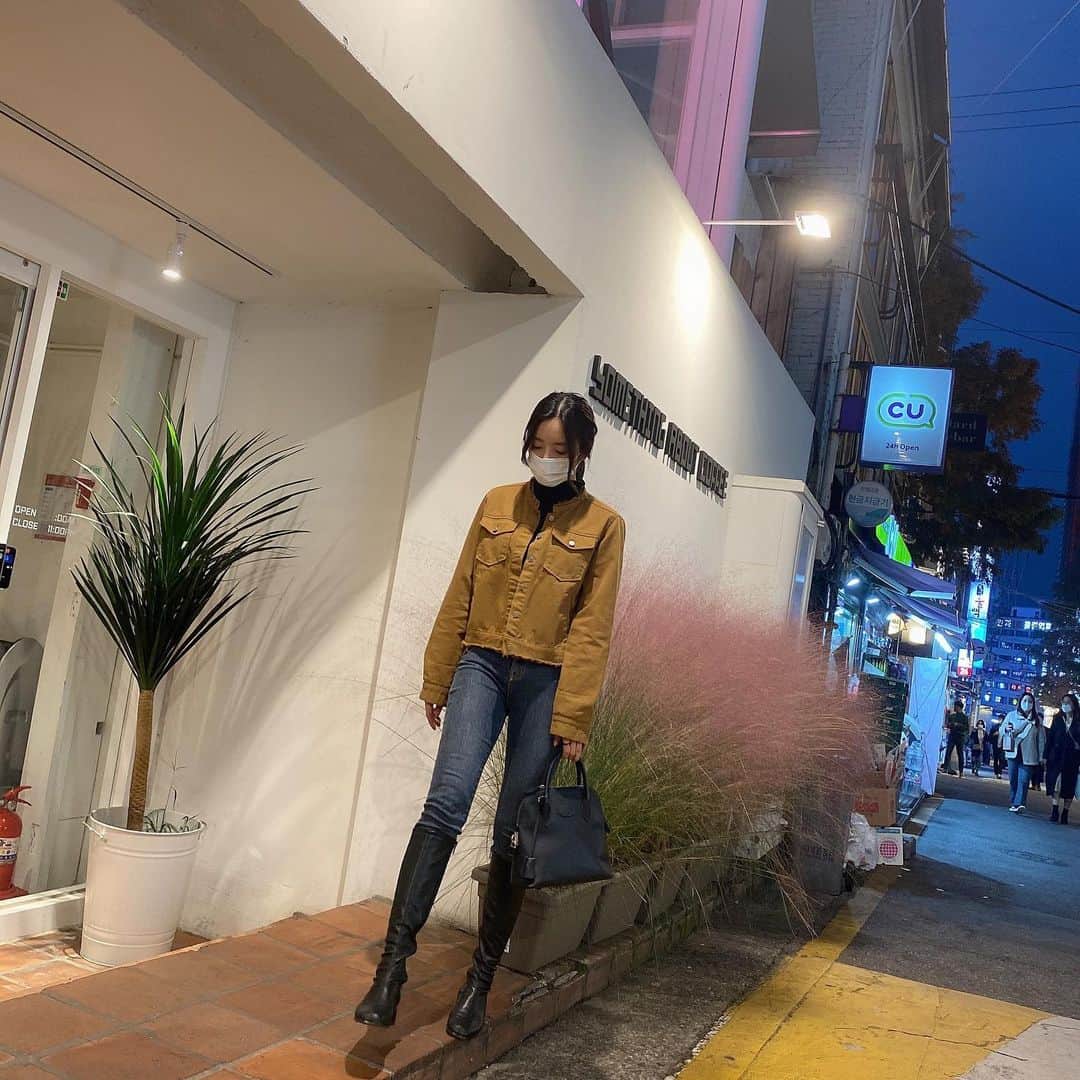 スジン さんのインスタグラム写真 - (スジン Instagram)「올라가니까 더 길어보이고 ☺️❕ #머리끈잘쓰고있습니단」11月17日 18時17分 - bbang_su