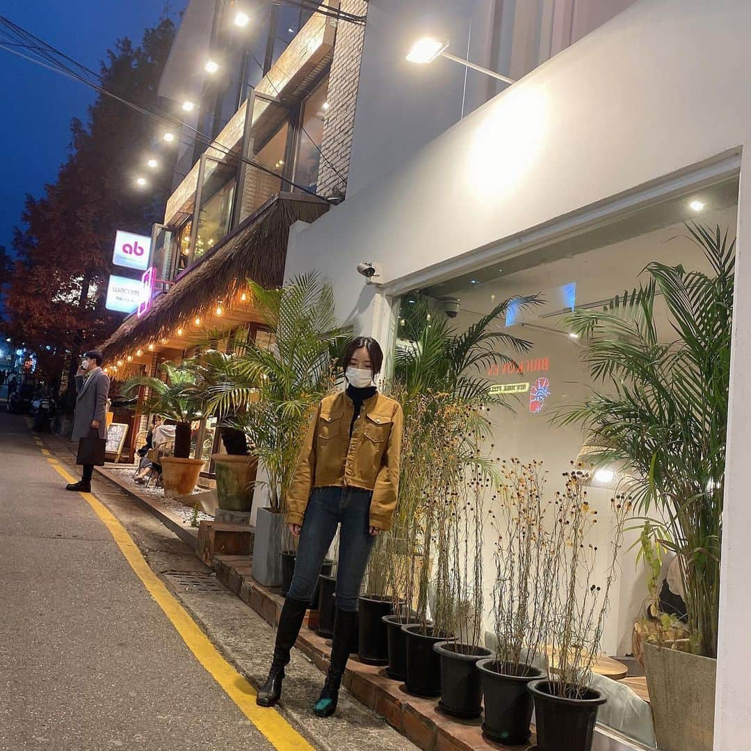 スジン さんのインスタグラム写真 - (スジン Instagram)「올라가니까 더 길어보이고 ☺️❕ #머리끈잘쓰고있습니단」11月17日 18時17分 - bbang_su