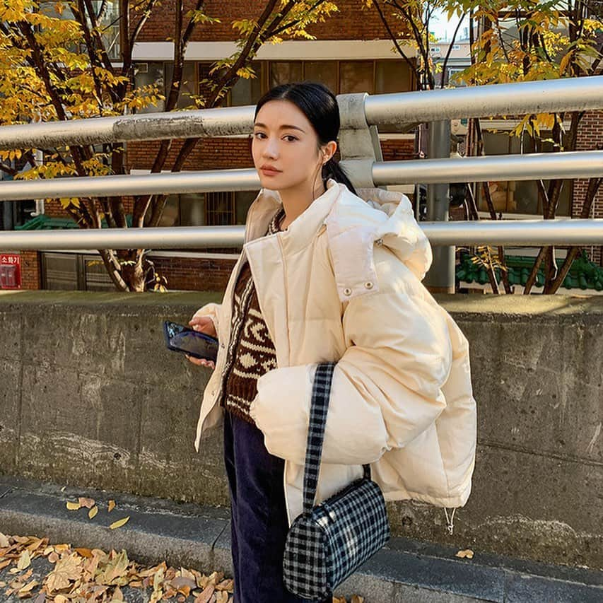 Official STYLENANDAさんのインスタグラム写真 - (Official STYLENANDAInstagram)「New arrivals🤎 #stylenanda」11月17日 18時25分 - houseof3ce