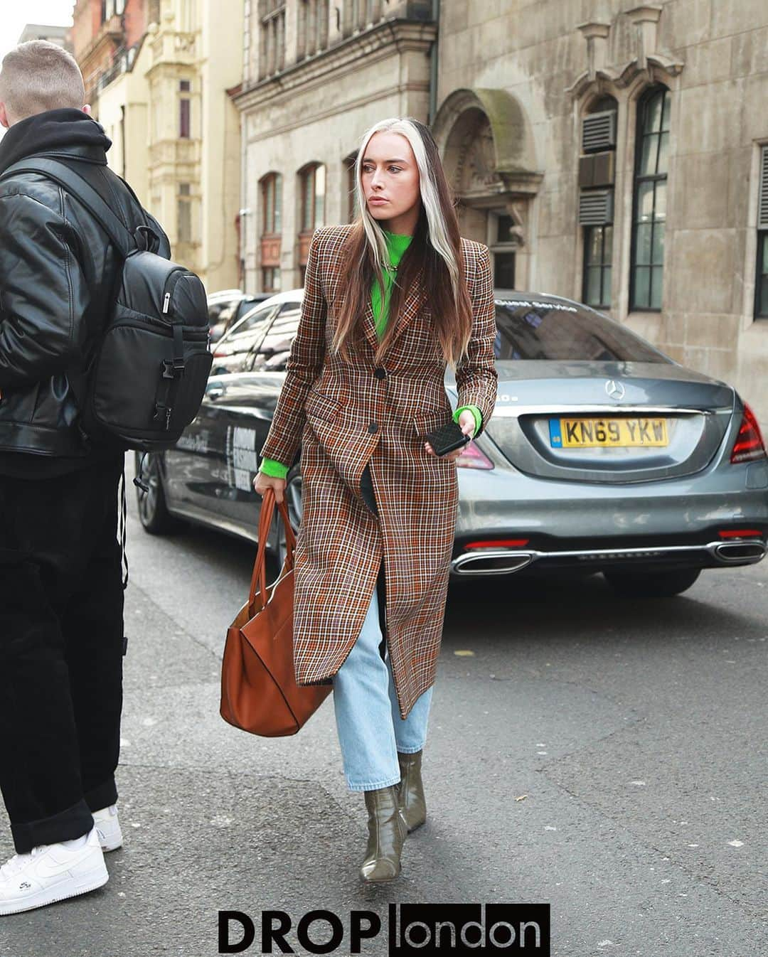 Droptokyoさんのインスタグラム写真 - (DroptokyoInstagram)「LONDON STREET STYLES #🇬🇧 @drop_london  #streetstyle#droptokyo#london#streetscene#streetfashion#streetwear#streetculture#tokyofashion#japanfashion#fashion#londonfashionweek#ロンドン#londonstreetstyle#londonfashion#lfw#2020aw#ストリートファッション Photography: @keimons」11月17日 18時20分 - drop_tokyo