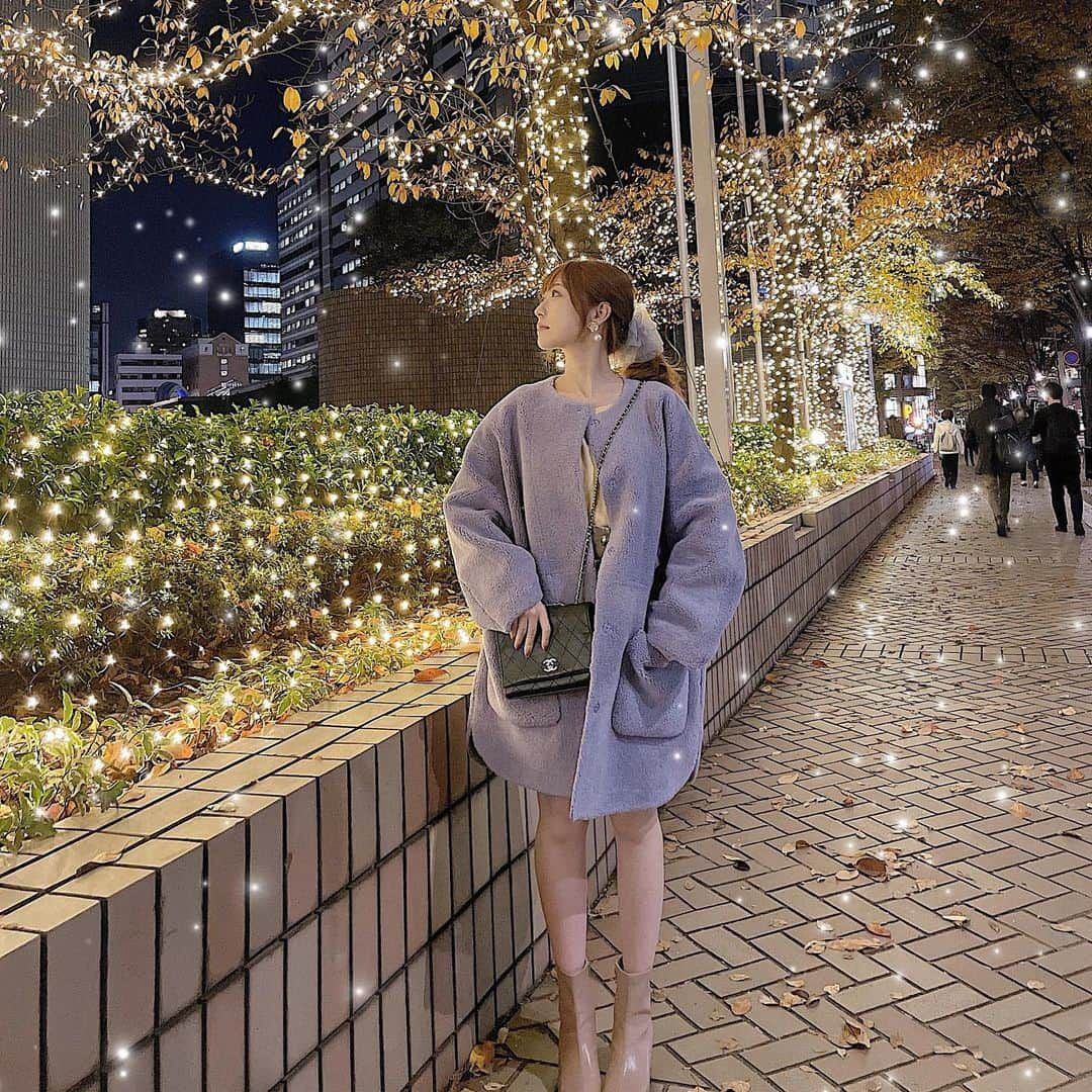 maari watanabe(まありん)さんのインスタグラム写真 - (maari watanabe(まありん)Instagram)「紅葉🍁とイルミネーション🎄 綺麗すぎる✨⭐️ ㅤㅤㅤㅤㅤㅤㅤㅤㅤㅤㅤㅤㅤ  ˗ˏˋ  𝕔𝕠𝕕𝕖  ˎˊ˗ outer @milaowen_official  ∟今季のアウター✨めっちゃ可愛い😻 ラベンダーに一目惚れ！ もこもこなのにシルエット綺麗✨ boots @grl_official  ㅤㅤㅤㅤㅤㅤㅤㅤㅤㅤㅤㅤㅤ やっとアウターの出番が来た✨💕 寒いのは嫌いだけど、可愛いコート着れるのは嬉しい😆 .*⑅︎୨୧┈︎┈︎┈︎┈︎┈︎┈︎┈┈︎┈︎┈︎┈︎┈︎୨୧⑅︎* .  #ミラオーウェン  #grl #プチプラコーデ #ボアコート  #ショートブーツ #冬コーデ #インスタ映えスポット #紅葉スポット #tokyoview  #東京紅葉 #東京イルミネーション #イルミネーション #japanesegirl  #iphone12pro ㅤㅤㅤㅤㅤㅤㅤㅤㅤㅤ」11月17日 18時22分 - manyo_wt