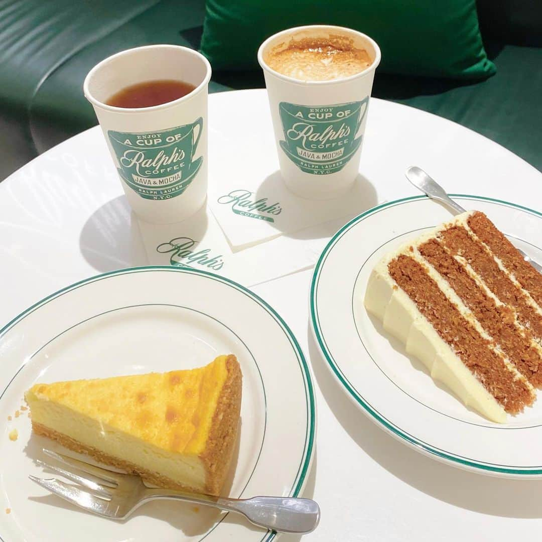 Chiharuのインスタグラム：「❤︎ そのちゃんと名古屋カフェ巡り✨ . チーズケーキとキャロットケーキ🍰 チーズケーキ濃厚すぎて本当に美味しかった🥺 永久に食べれる🥺 ❤︎ #名古屋　#名古屋カフェ　#名古屋カフェ巡り　#栄　#栄カフェ　#カフェ #カフェ巡り #カフェ好きな人と繋がりたい #カフェスタグラム #カフェ部 #カフェ活 #ラルフズコーヒー #ラルフローレン　#スイーツ　#スイーツ好きな人と繋がりたい #スイーツ巡り #スイーツ女子 #nagoya #nagoyacafe  #sakae #sakaecafe  #afternoontea #sweets #instagood #instagram  #rarphlauren #rarphscoffee」