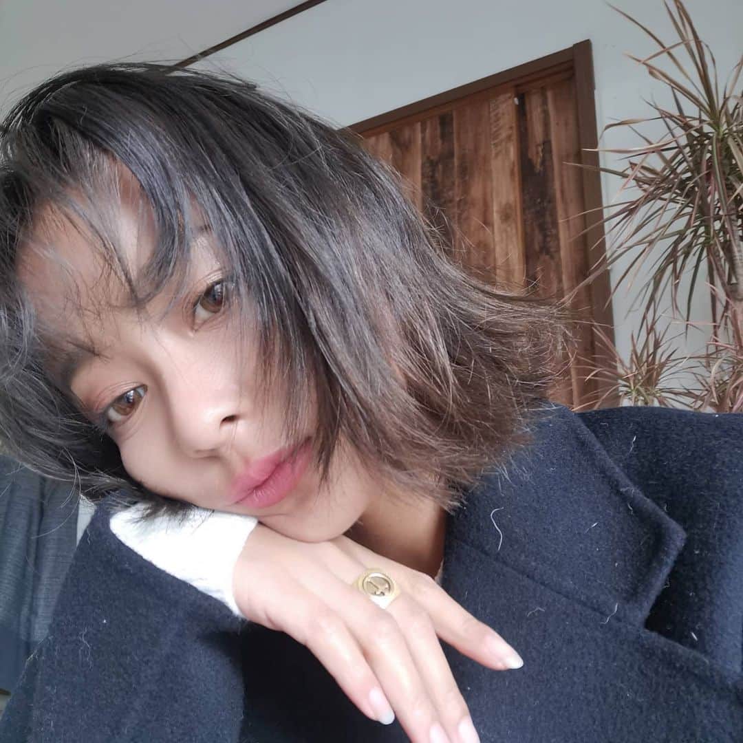 脇田恵子のインスタグラム：「寒いのやだなー。 気持ちの余裕元々ないのにもっとなくなる🌵 手袋いいの教えてください🤗」