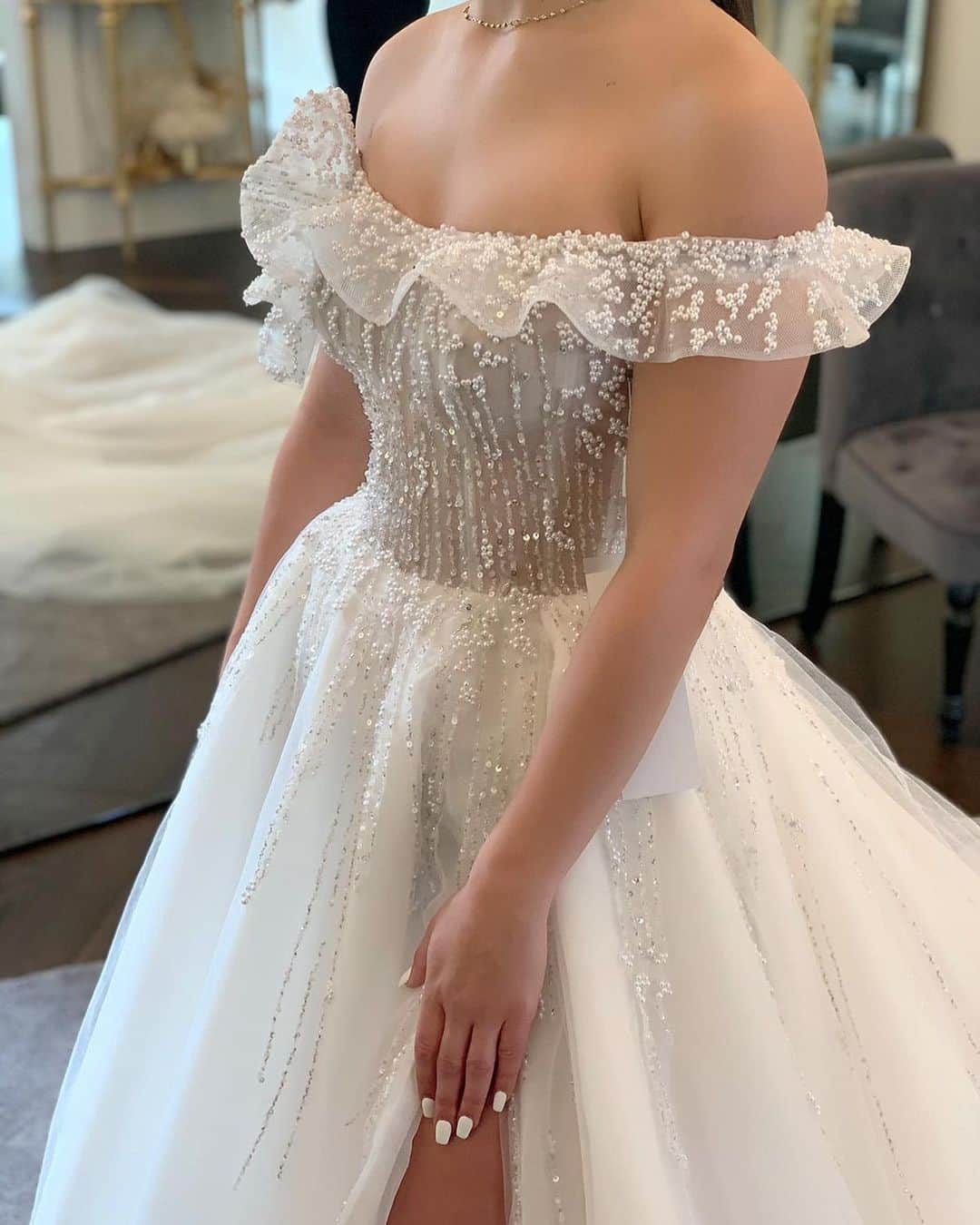 Steven Khalilさんのインスタグラム写真 - (Steven KhalilInstagram)「A whimsical sheer bodice hand sprinkled with pearl and crystal complementing the hand curved off the shoulder neckline feature #StevenKhalilBride」11月17日 18時25分 - steven_khalil