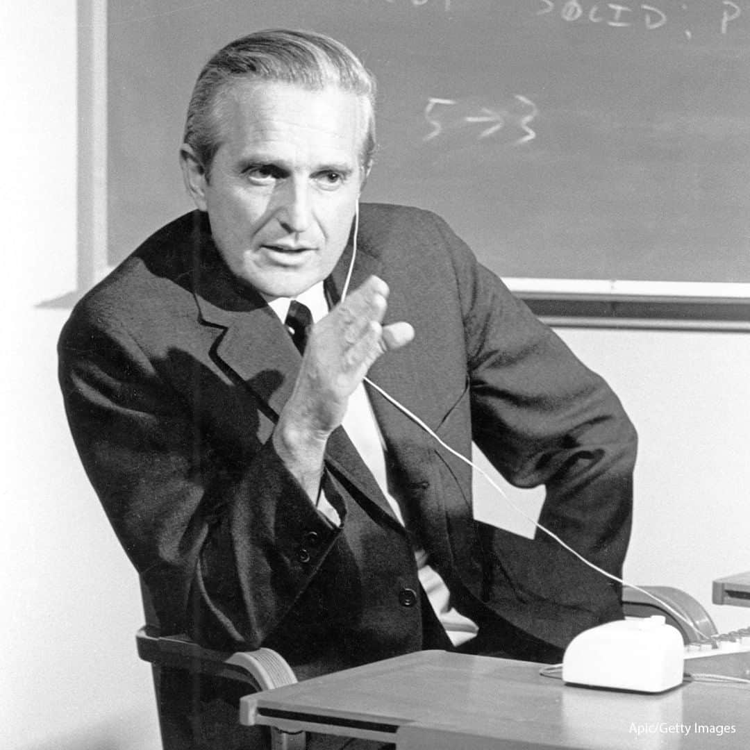 ABC Newsさんのインスタグラム写真 - (ABC NewsInstagram)「TODAY IN HISTORY: On November 17, 1970, inventor Douglas C. Engelbart was granted a patent for what he called an X-Y position indicator for a display system, otherwise known as the world's first computer mouse. #technology #mouse #inventions」11月17日 18時30分 - abcnews