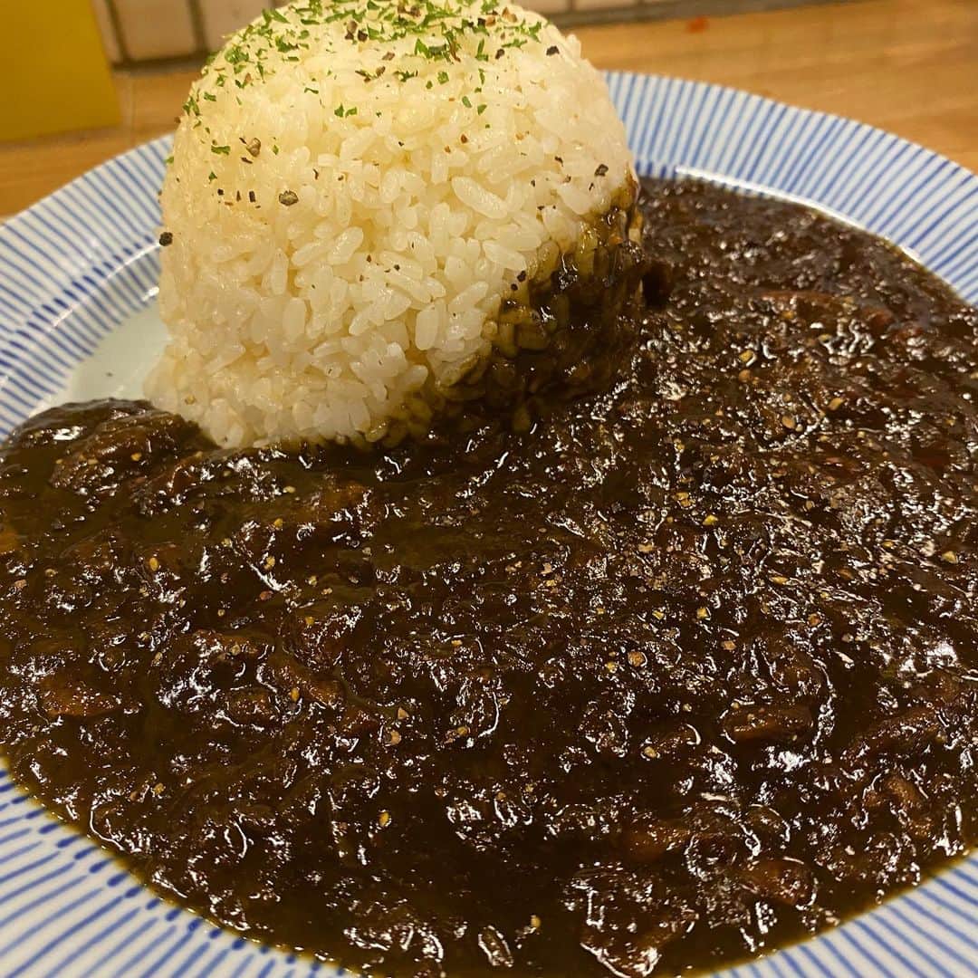 塩顔チワワのインスタグラム：「カレー極めてきた🍛  楽しい楽しい☺️☺️  人に美味しいって言ってくれた時に心底嬉しいって思える☺️」