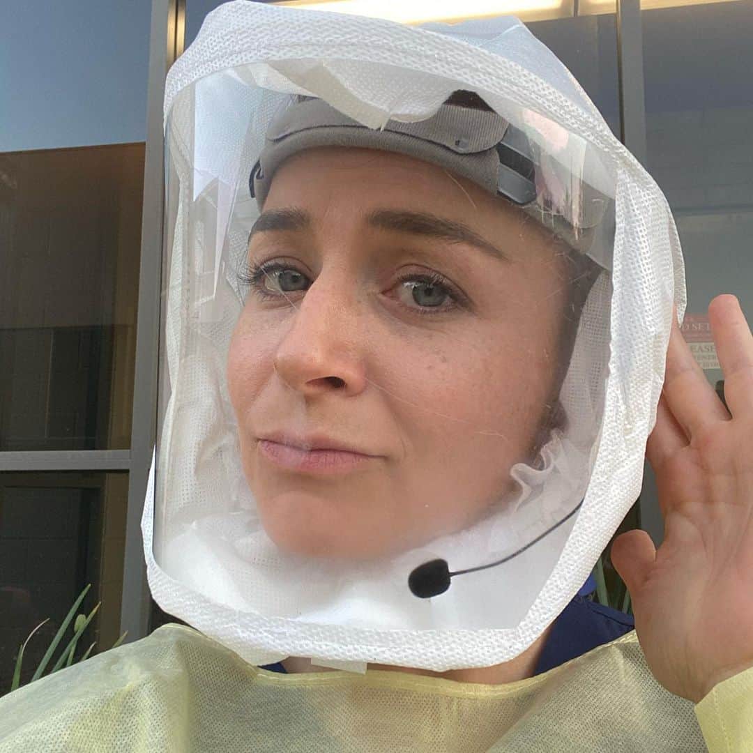 カテリーナ・スコーソンのインスタグラム：「A little glamour shot from set. #wearyourmask #oryourPAPR」