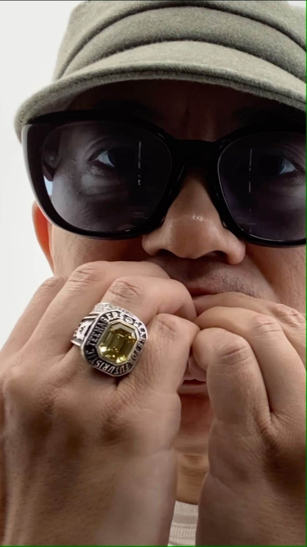 NIGOのインスタグラム：「🦷👉🏻💎👉🏻🏅」