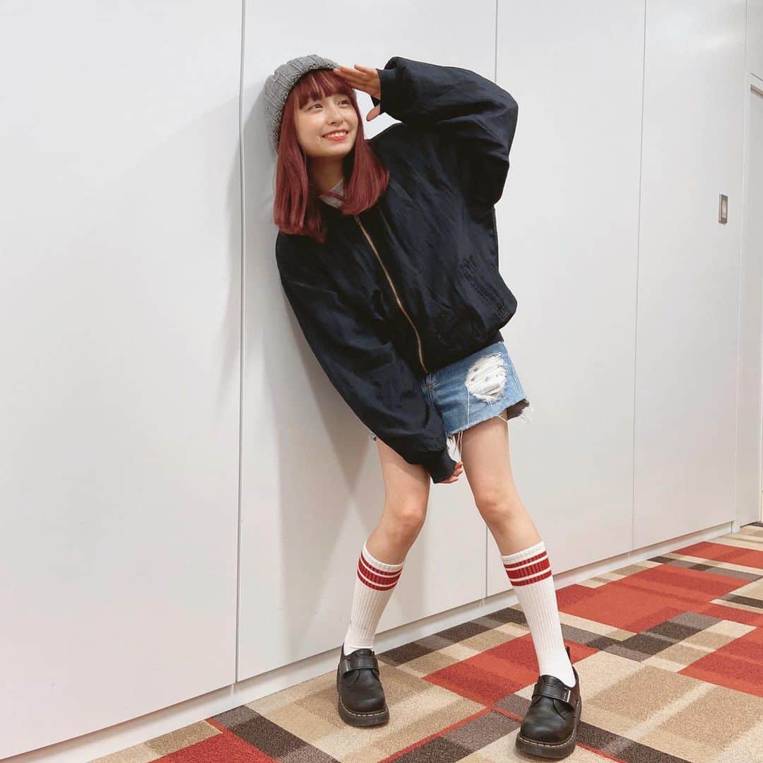 トミタ栞さんのインスタグラム写真 トミタ栞instagram お酒の写真を見ながら 理想のイラストに落とし込む作業 大変でした 代官山蔦谷で 描きあげましたw ポテチ食べながらw できた絵が 自分が欲しい理想のアイテムとなって仕上がってくるあの瞬間 今回は特に感動