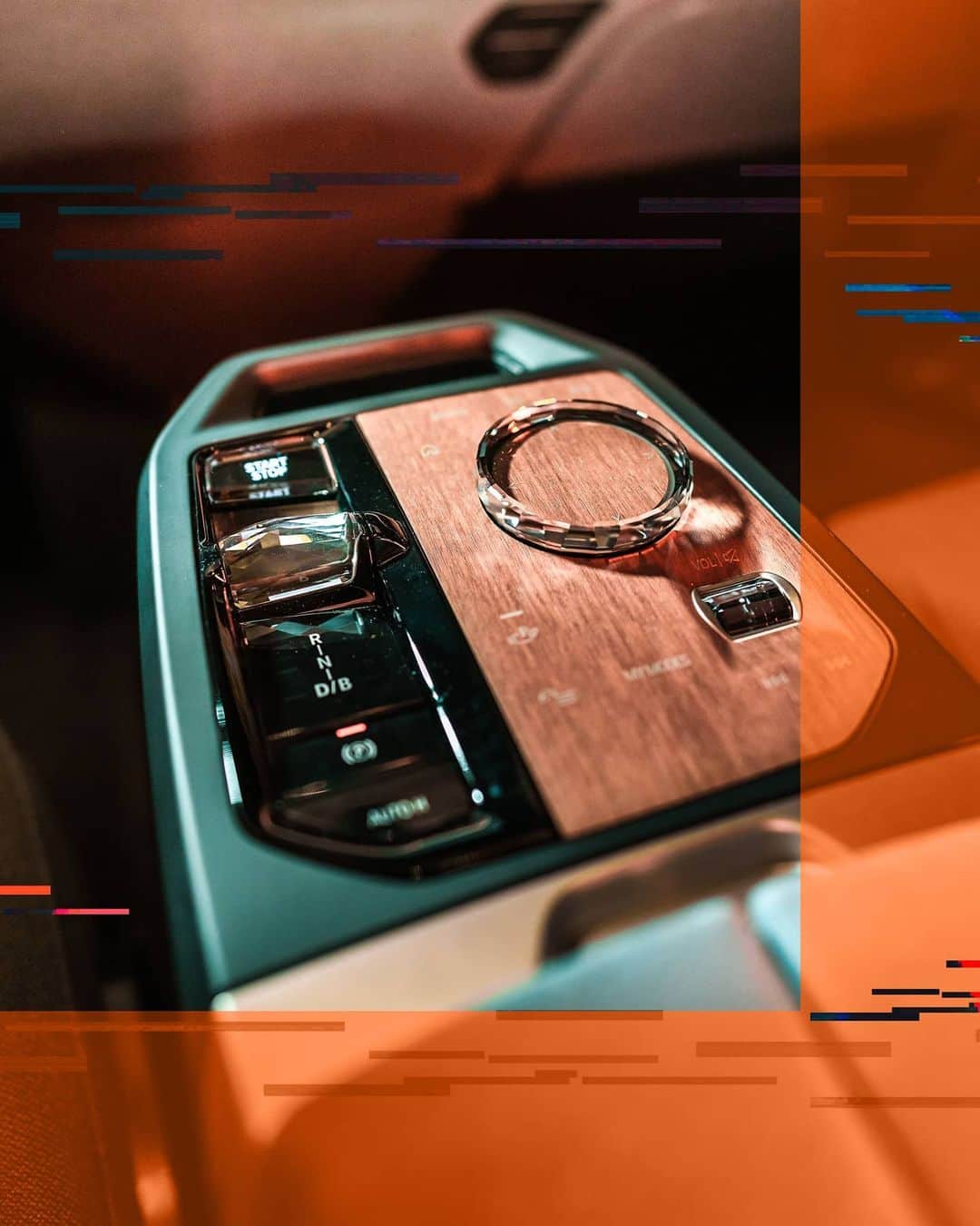 BMW Thailandさんのインスタグラム写真 - (BMW ThailandInstagram)「The color scheme and material selection of a high-quality piece of furniture: the center console in the first-ever BMW iX.   #NEXTGen #THEiX #BornElectric #BMW #iX」11月17日 10時00分 - bmwthailand