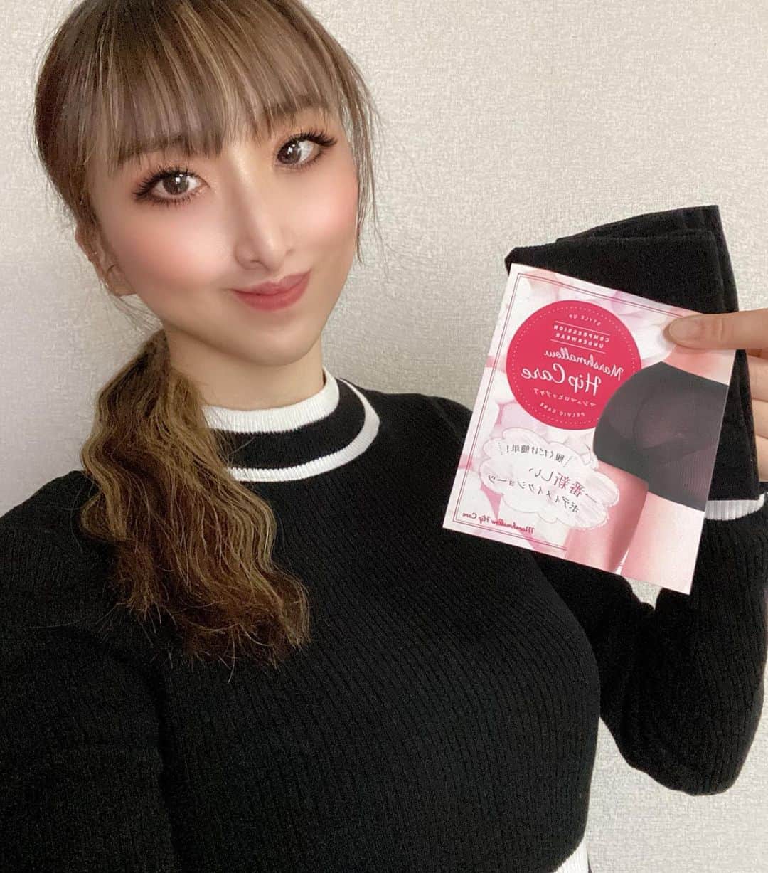 Erenaのインスタグラム：「🍑マシュマロヒップケア(骨盤ｼｮｰﾂ)🍑 2秒でモデル級の美尻🙌😍 あっという間に小尻にスタイルアップできちゃうから最近よく履いてるよ🤸🏼‍♂️🌐 多種あるレギンスに比べて、洋服にもひびかないデザイン♥️ ミニスカやタイトな洋服を着ている時や、日頃からのヒップアップケアとしても着用できるオススメアイテムだよ♥️♥️😘 . ☑︎チェックしてみてね💋☑︎ 【公式ｵﾝﾗｲﾝｽﾄｱ】https://ac-omy.catsys.jp/7a542mepcd9p5ced/cl/?bId=75e5Fb6d つづく⇒⇒⇒ . . #美尻#モデル級#小尻#たった2秒で夢の小尻になる#骨盤#骨盤ケア#ヨガ#筋トレ#これ履くだけ#簡単ケア」