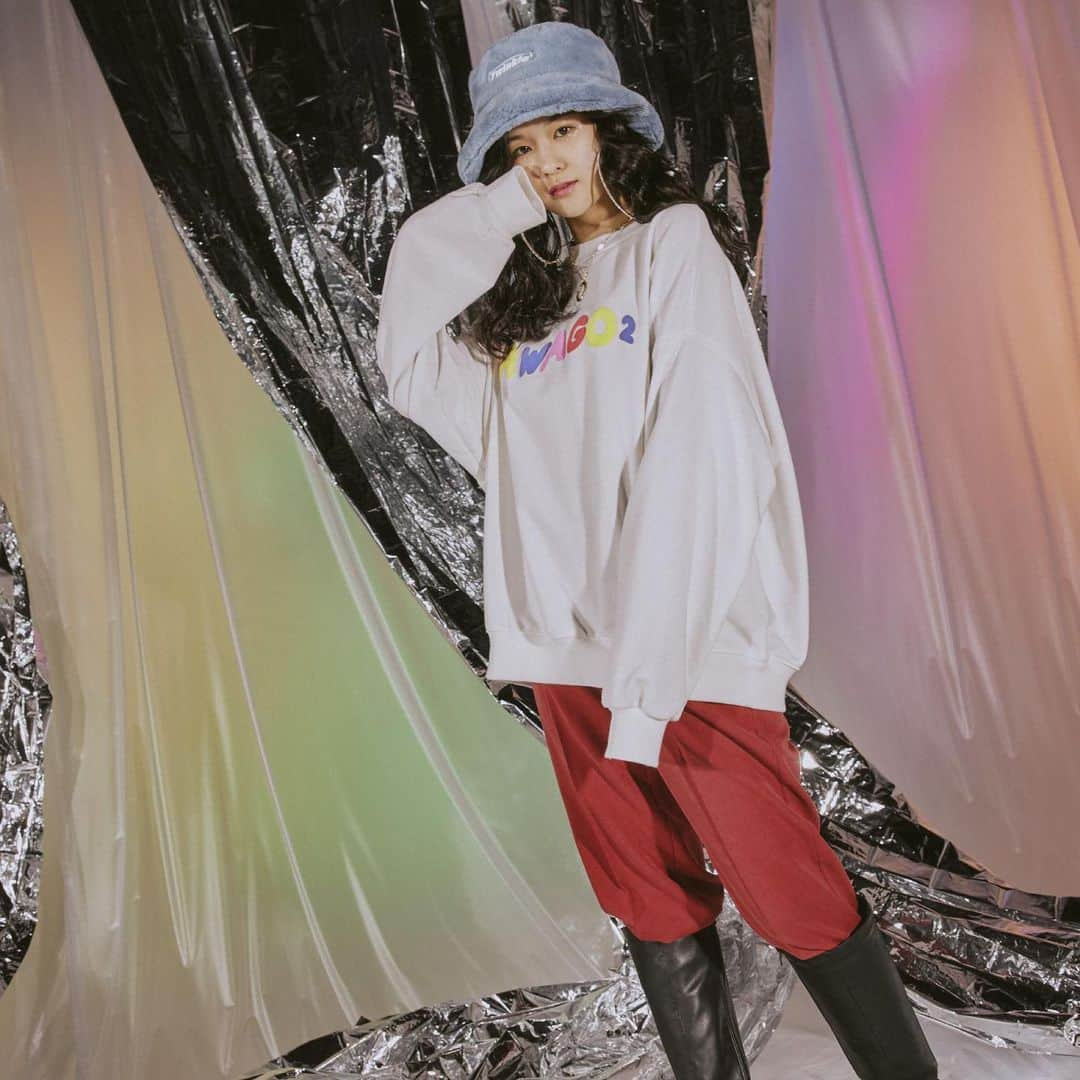 WEGOさんのインスタグラム写真 - (WEGOInstagram)「ㅤㅤㅤㅤㅤㅤㅤㅤㅤㅤㅤㅤㅤ ⭐︎Girls²×WEGO collaboration⭐︎ いよいよ明日11/18(水)〜WEGO一部店舗、ONLINE STOREにて発売スタート！  ★Girls²着用コラボアイテム★ RAN>> ✔︎BIGクルースウェット￥5,059(税込) カラー：ホワイト、ブラック、ピンク サイズ：S(着丈66cm,肩幅64cm,身幅68cm,袖丈50.5cm) 　　　　M(着丈69cm,肩幅67cm,身幅72cm,袖丈52.5cm) ✔︎ファーハット￥3,299 (税込) カラー：ブラック、サックス サイズ：F  YOUKA>> ✔︎BIGクルースウェット￥5,059(税込) カラー：ホワイト、ブラック、ピンク サイズ：S(着丈66cm,肩幅64cm,身幅68cm,袖丈50.5cm) 　　　　M(着丈69cm,肩幅67cm,身幅72cm,袖丈52.5cm) ✔︎ファーハット￥3,299 (税込) カラー：ブラック、サックス サイズ：F  MOMOKA>> ✔︎BIGクルースウェット￥5,059(税込) カラー：ホワイト、ブラック、ピンク サイズ：S(着丈66cm,肩幅64cm,身幅68cm,袖丈50.5cm) 　　　　M(着丈69cm,肩幅67cm,身幅72cm,袖丈52.5cm)」11月17日 10時03分 - wego_official