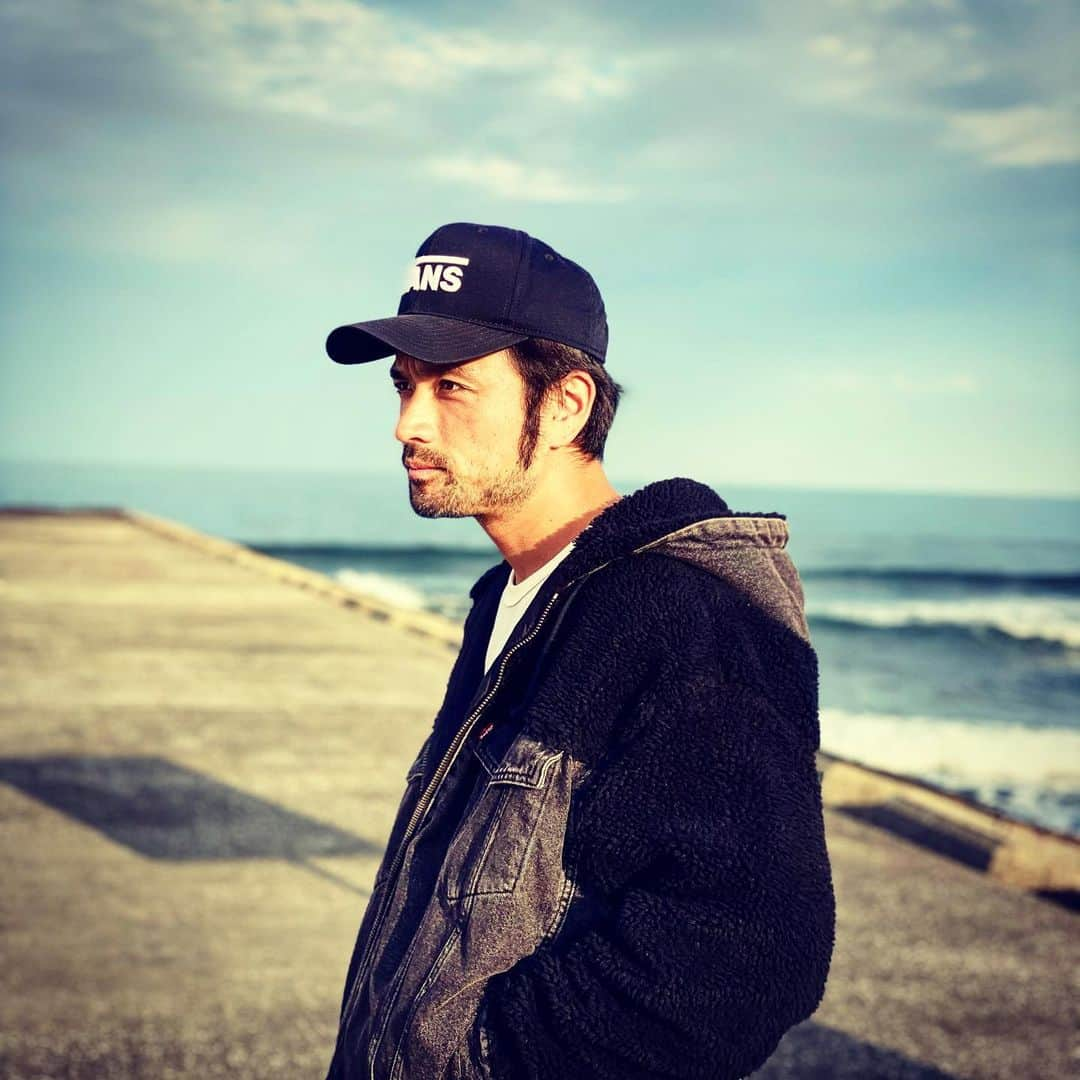 元気☆たつやさんのインスタグラム写真 - (元気☆たつやInstagram)「【世界一セクシーに脇の匂い嗅ぐ男】  #世界一セクシーに脇の匂い嗅ぐ男  #ノラメン  #海 #セクシーポーズ #やりらふぃー  #エナジー #Ocean #ブラックコーデ  #ラテン男子 #Latin #followｍe  #followus」11月17日 10時11分 - genkitatsuya