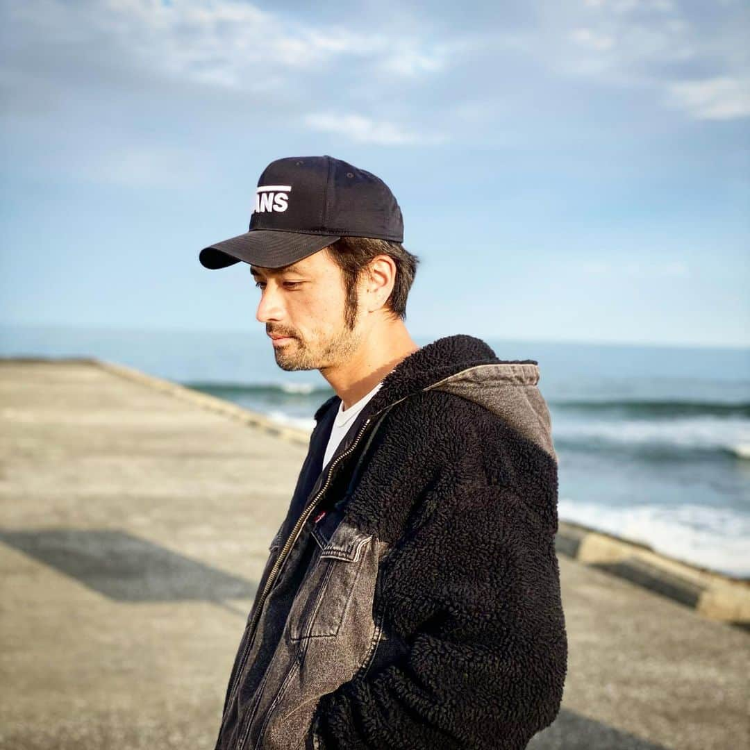 元気☆たつやさんのインスタグラム写真 - (元気☆たつやInstagram)「【世界一セクシーに脇の匂い嗅ぐ男】  #世界一セクシーに脇の匂い嗅ぐ男  #ノラメン  #海 #セクシーポーズ #やりらふぃー  #エナジー #Ocean #ブラックコーデ  #ラテン男子 #Latin #followｍe  #followus」11月17日 10時11分 - genkitatsuya