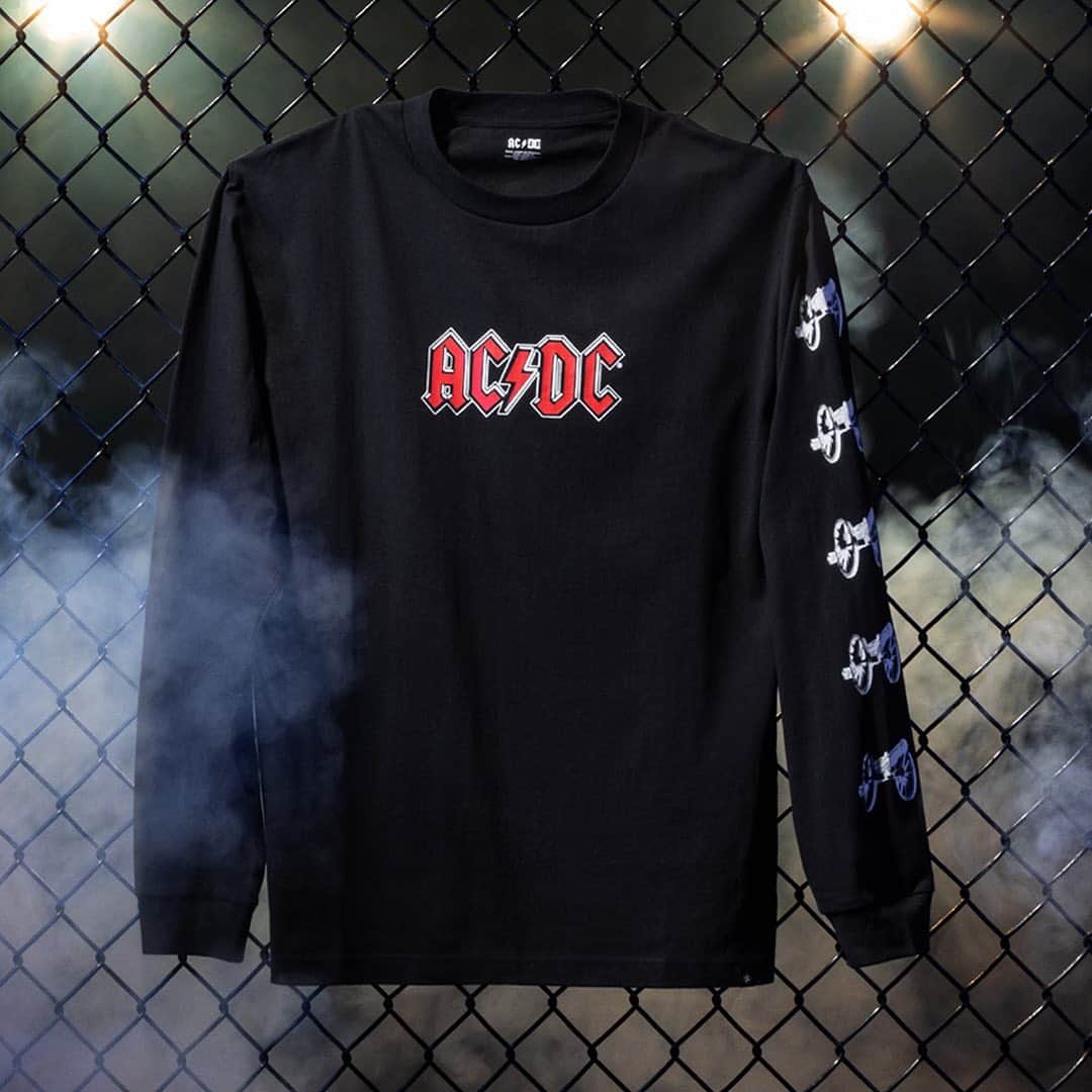 DCシューズさんのインスタグラム写真 - (DCシューズInstagram)「DC x @ACDC PRESENT THE HIGH VOLTAGE COLLECTION  TAP THE LINK IN BIO TO CHECK IT OUT.  #pwrup #acdc #DCxACDC」11月17日 10時17分 - dcshoes