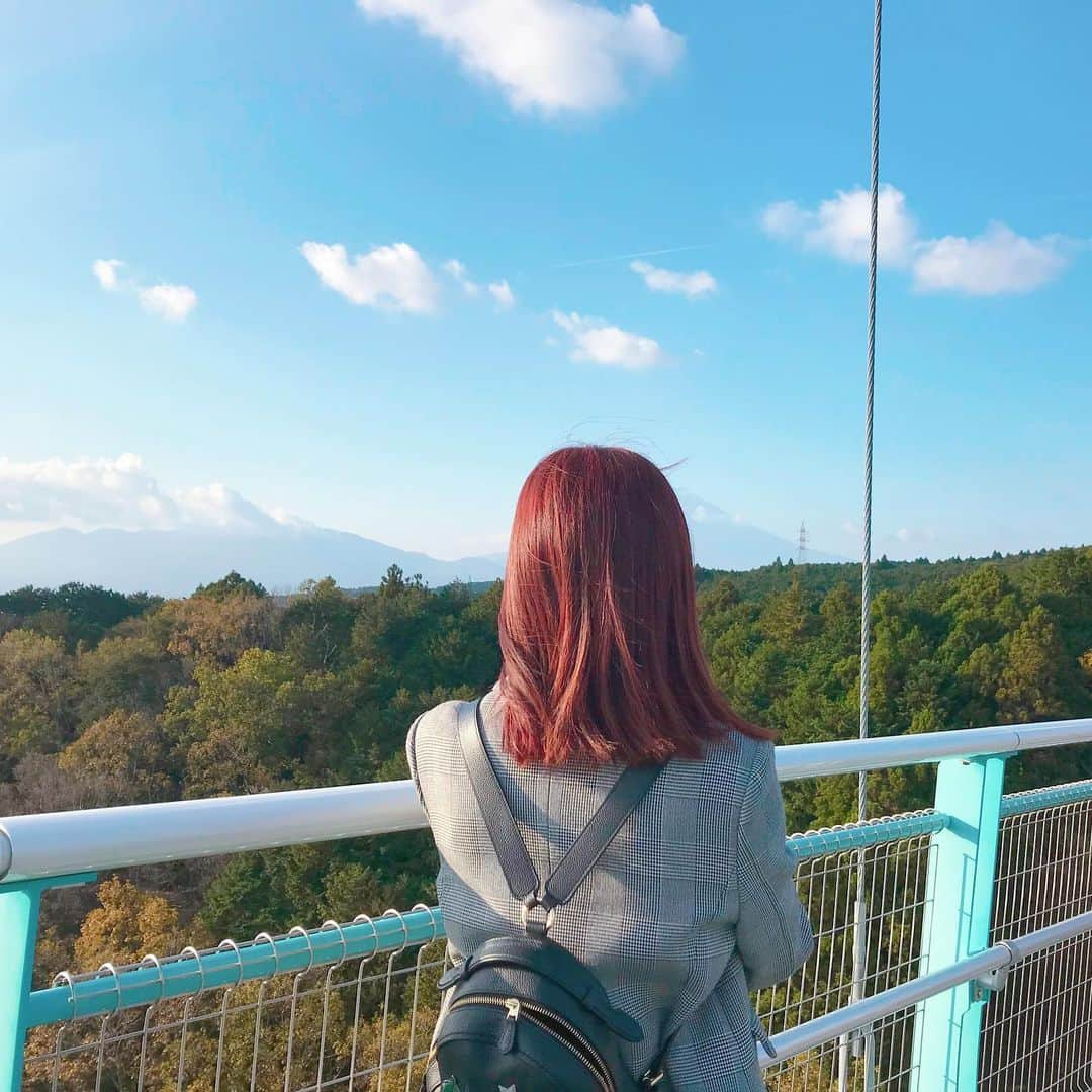 桜花りなさんのインスタグラム写真 - (桜花りなInstagram)「＊ お母さん、富士山と私の頭 被っちゃってるよ🗻🥺❗️ (富士山と私の後ろ姿撮ってと お願いした結果) ・ ・ #50代に写真は難しい #希望度通りいかず #何枚撮っても微妙 #期待してないと良い写真ある #愛らしいね」11月17日 10時33分 - xxyuricornxx