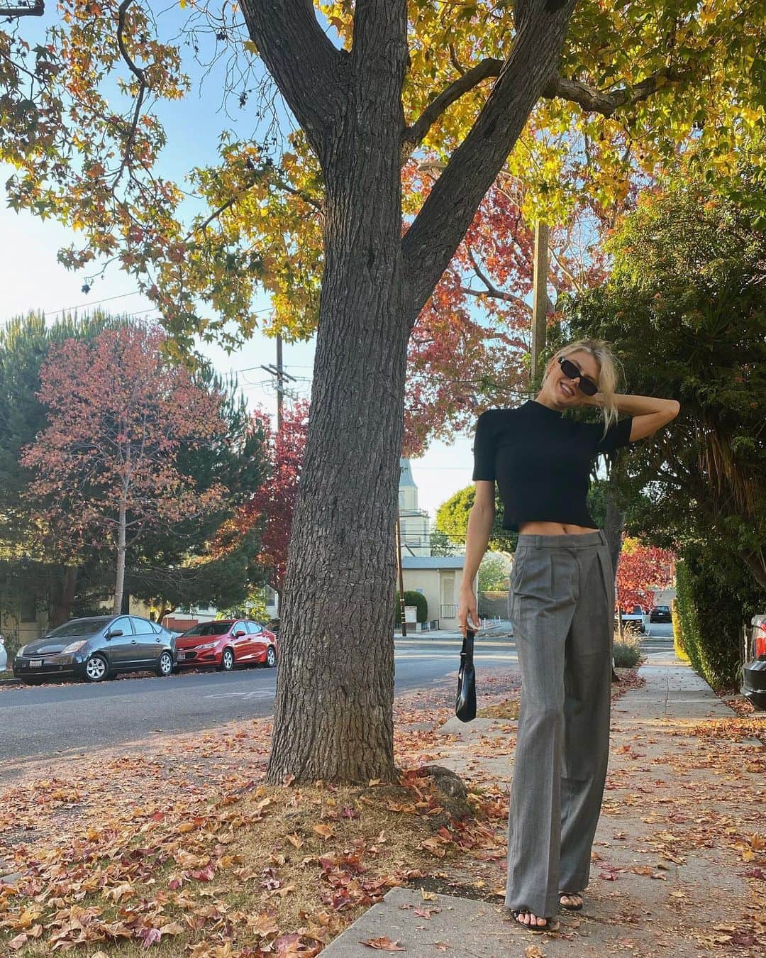 シャーロット・マッキニーのインスタグラム：「🍁」