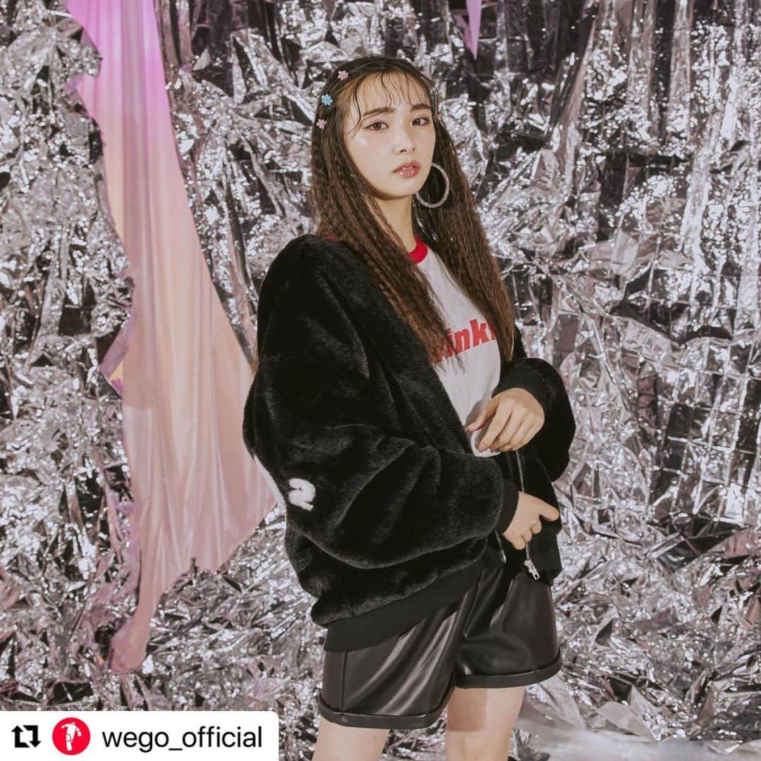 Girls²さんのインスタグラム写真 - (Girls²Instagram)「#Repost @wego_official ・・・ ㅤㅤㅤㅤㅤㅤㅤㅤㅤㅤㅤㅤㅤ ⭐︎Girls²×WEGO collaboration⭐︎ いよいよ明日11/18(水)〜WEGO一部店舗、ONLINE STOREにて発売スタート！  ★Girls²着用コラボアイテム★ KIRA>> ✔︎オーバーサイズロングTシャツ￥4,399(税込) カラー：ホワイト、ピンク、ブルー サイズ：S、F ✔︎ファービッグパーカ￥7,699 (税込) カラー：ブラック、サックス サイズ：S、F  MISAKI>> ✔︎オーバーサイズロングTシャツ￥4,399(税込) カラー：ホワイト、ピンク、ブルー サイズ：S、F ✔︎ファーハット￥3,299 (税込) カラー：ブラック、サックス サイズ：F  KUREA>> ✔︎オーバーサイズロングTシャツ￥4,399(税込) カラー：ホワイト、ピンク、ブルー サイズ：S、F ✔︎ハイソックス¥1,099(税込) カラー：ブラック、ホワイト、ブルー サイズ：F」11月17日 10時29分 - girls2_official