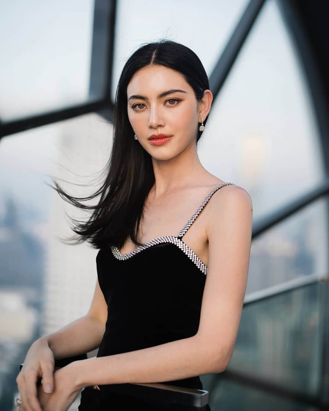 マイ・ダーウィカーのインスタグラム：「Morning 🖤」