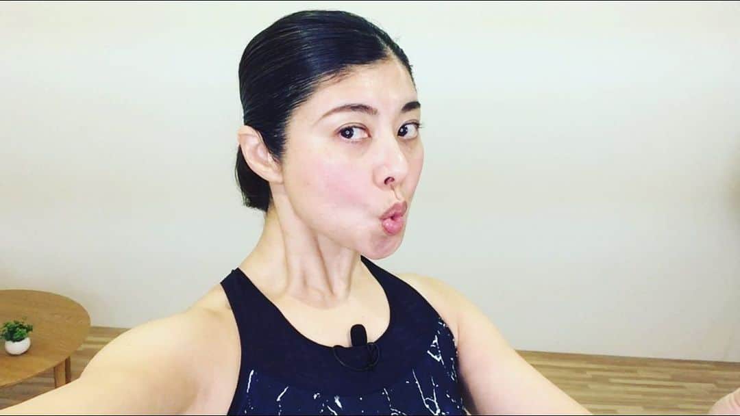 間々田佳子さんのインスタグラム写真 - (間々田佳子Instagram)「今日のコアフェイストレーニング終了 むくみが取れた 顔が変わってきたと さっそくご感想を いただきました！ 嬉しい‼️  #トルチャ #マスクトレーニング #コアフェイストレーニング  #間々田佳子 #リフトアップ  #たるみ改善」11月17日 10時58分 - yoshiko.mamada