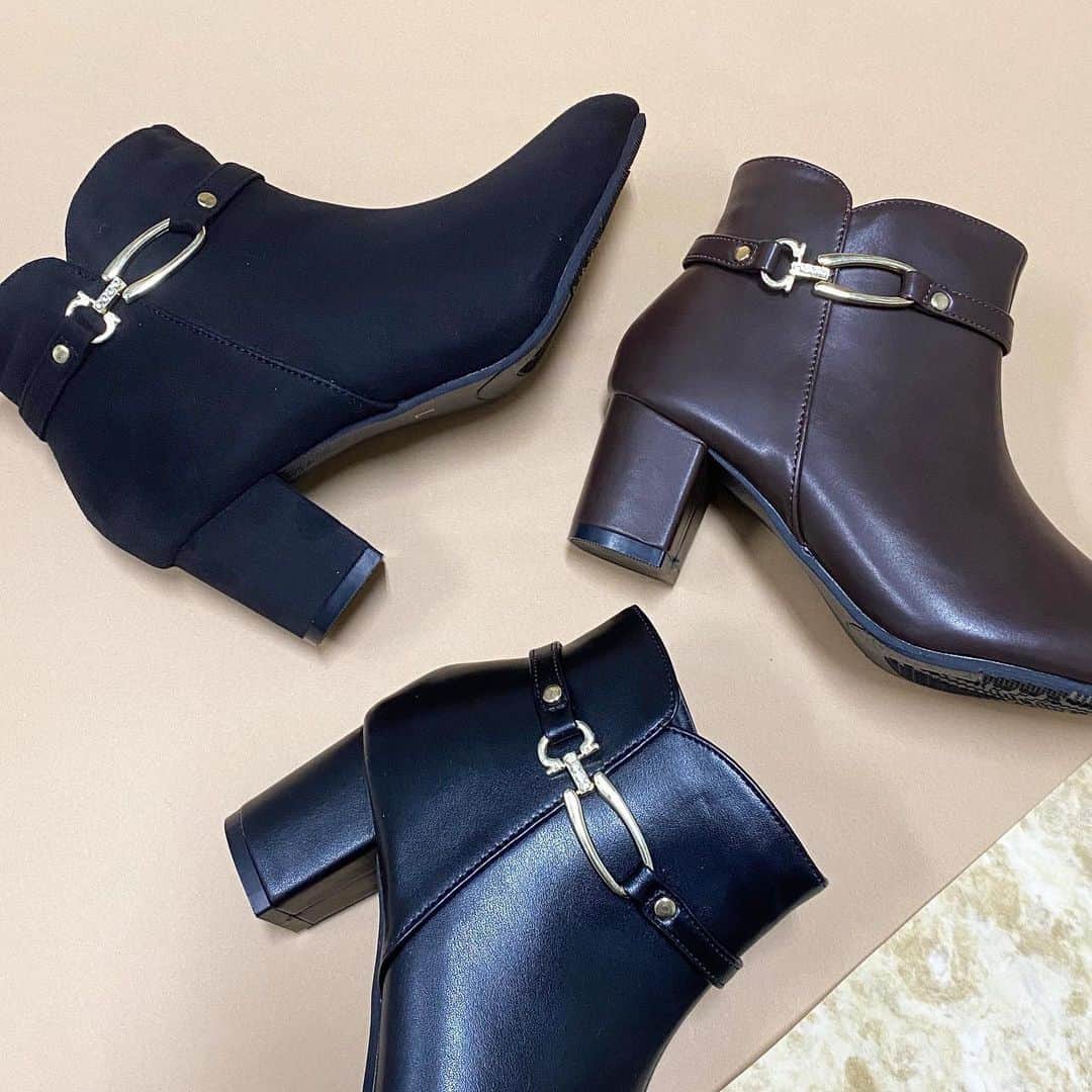 LazySwan新宿ミロード店さんのインスタグラム写真 - (LazySwan新宿ミロード店Instagram)「bit belt short  boots ・ トレンドのビットデザインショートブーツ！ 晴雨兼用で履けるレイン仕様♪ ・ 6,900yen＋tax color Black,Brown size S,M,L ・ LazySwan Kamata ON SALE /ONLINE STORE ON SALE ・ #LazySwan#レイジースワン #fashion#ファッション #shoes#シューズ#boots#ブーツ」11月17日 10時52分 - lazyswan_official