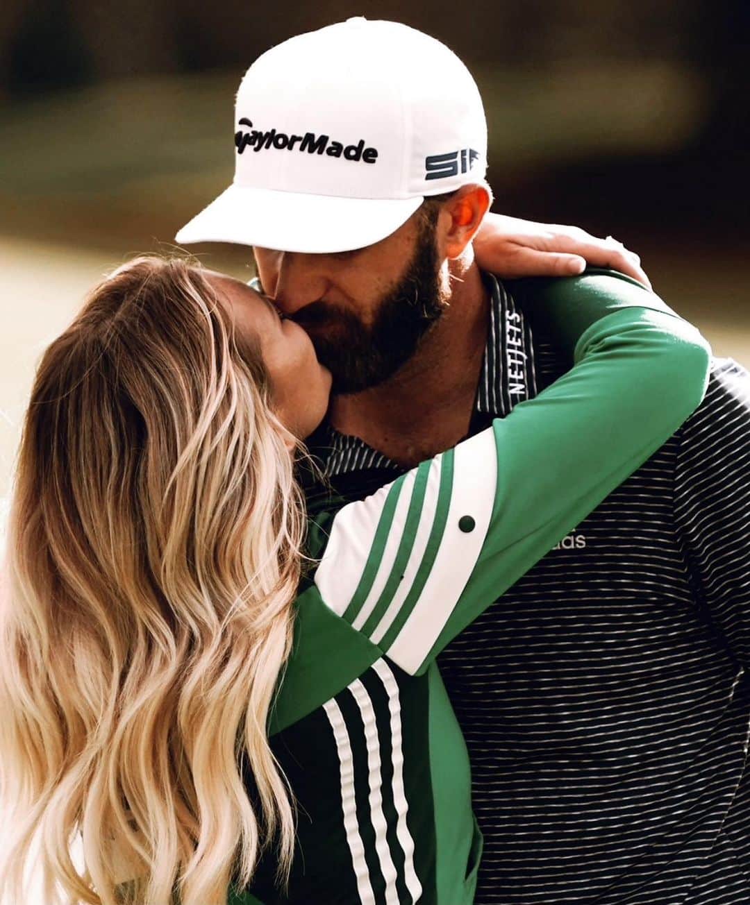 ポーリーナ・グレツキーのインスタグラム：「honey, i’m forever & always your biggest fan. so proud of you @djohnsonpga 💚」