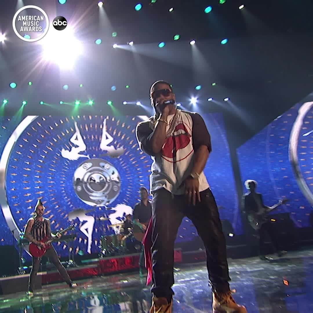 アメリカン・ブロードキャスティング・カンパニーのインスタグラム：「🔥The #AMAs are only getting hotter LIVE Sunday at 8|7c when @Nelly & @officialbellbivdevoe hit the stage! 🔥」