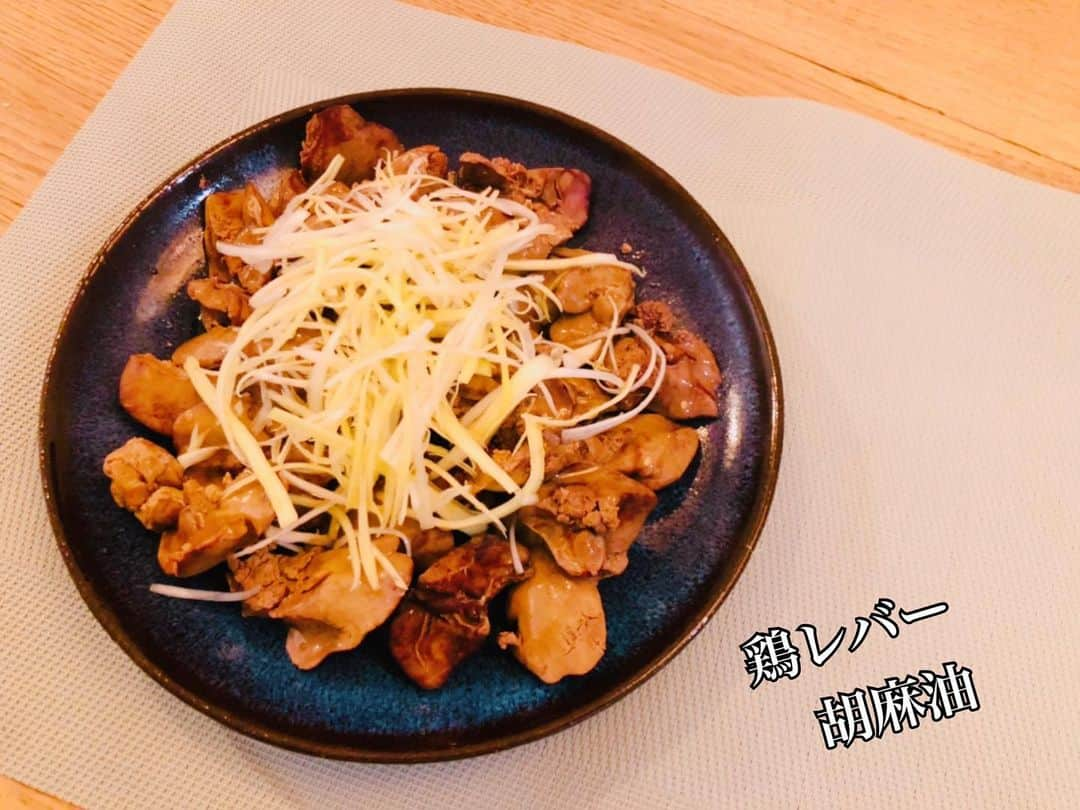 平愛梨さんのインスタグラム写真 - (平愛梨Instagram)「食材がイキイキしてるから作るのも楽しい🤩  パスタやスープの時はクロワッサン食べたくなる😅  絶対カロリーすごいよね😋  大きめなのにバンビーノ2つペロリ食べちゃう…😢  パン屋さんがたくさんあって食べ比べしたくて買ってたクロワッサンもいつの間にか食べられていた🤪  私もバンビーノもご飯派だったのにすっかりパンが主食になりつつある?かもしれない🙈 #平飯#ご飯の記録#あの時#何を作ってた　と#振り返るの好き#でもさ#どこの場所にいても#作るもの#変わらないって#ざんねーん#しゃれたもの#作ってみたい#3年後ぐらいに#今じゃないのかよ#なんなんだよ#書いて満足かよ」11月17日 11時09分 - harikiri_tairi