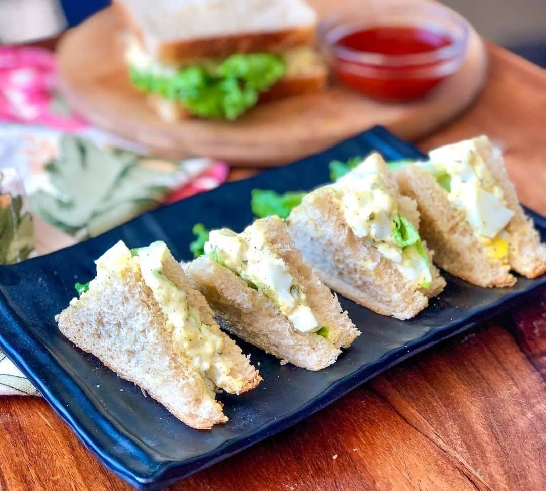 Archana's Kitchenさんのインスタグラム写真 - (Archana's KitchenInstagram)「Kids will simply love this Egg Mayo Sandwich that is made creamy and delicious with Cheesy Garlic Mayo and sandwiched between a soft bread. All it takes is 10 minutes and a quick healthy sandwich will be ready which you can be served as a quick breakfast or as an evening snack. Get the recipe from the smart.bio link in my profile @archanaskitchen . . . . . #recipes #easyrecipes #breakfast #Indianbreakfast #archanaskitchen #healthylifestyle #eating #highprotein #breakfastclub #cheesetoast #cheesechilli #Cheesechillitoast #homemadefood #eatfit #cooking #food #healthyrecipes #foodphotography #recipeoftheday #comfortfood #deliciousfood #delicious #instayum #food」11月17日 11時24分 - archanaskitchen