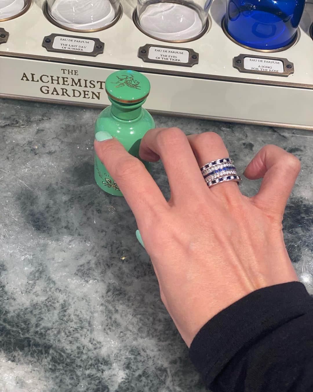 ピョン･ジョンスさんのインスタグラム写真 - (ピョン･ジョンスInstagram)「플라워에 완전 꽂혔네  60/70년대 스타일!  @gucci 와 작전 회의중! #문닫고우린임무수행중 🧐 #내년엔플라워프린트🌺」11月17日 11時27分 - hoyatoya