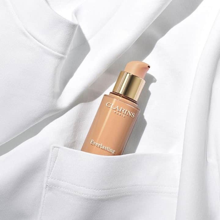 Clarins Canadaさんのインスタグラム写真 - (Clarins CanadaInstagram)「With the Everlasting range of foundations, experience a complexion that is 100% under control! With them, perspiration, humidity, water or tears won’t have an impact on your make-up. Plus, make-up rubbing off on your clothing is a thing of the past.😅😌⁣ __________⁣ Avec les fonds de teint Everlasting, vivez l’expérience d’un teint 100 % sous contrôle ! Avec eux, transpiration, humidité et larmes n’ont désormais plus aucun impact sur votre maquillage. Quant aux transferts sur les vêtements… ce n’est plus qu’un mauvais souvenir.😅😌⁣ .⁣ .⁣ .⁣ #Clarins #ItsAllAboutYou #ClarinsMakeUp #EverlastingConcealer #LifeProof」11月17日 11時30分 - clarinscanada