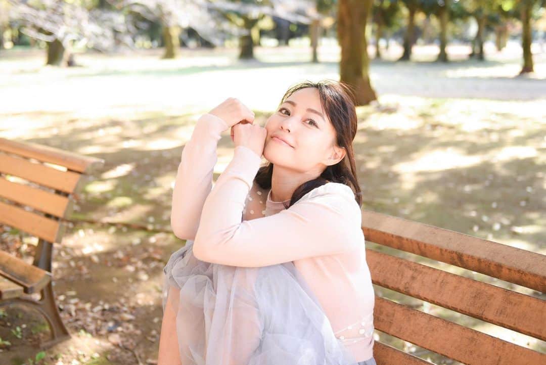 長崎真友子さんのインスタグラム写真 - (長崎真友子Instagram)「【shooting】 銀杏って実はすごい香りだけど、好きなんだよな。  フェミニン引き出してくださりありがとうございます‼️  photo by @hide_photostudio   そんな吉田さんと今週木曜日のLIVEでは『女性の輝かせ方、輝き方』話していきたいと思います！  世の中のママさんたちをキラキラ輝かせたい🤩✨ To be Happiness💓  #アナウンサー #フリーアナウンサー  #shooting #photography #stayhome #長崎真友子 #二児の母 #年子育児 #年子ママ #ままのて #ママコーデ #ママリ #ママさんと繋がりたい #ワーママ #ワーママの日常 #ママすたぐらむ #photographer #photoshoot #japanese #mammy #instaphoto #instalive #facebooklive」11月17日 11時32分 - mayuko_nagasaki