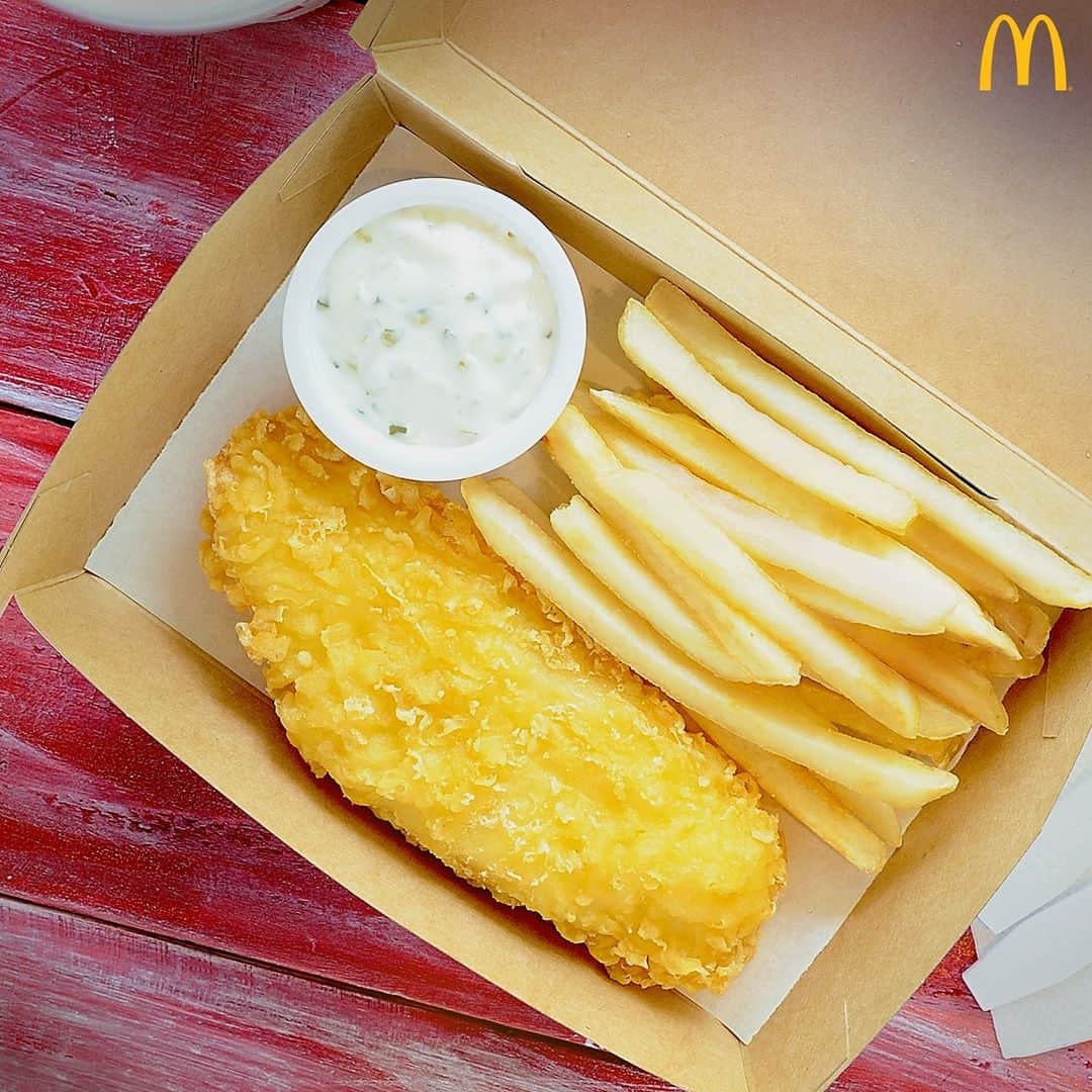 McDonald's Philippinesのインスタグラム：「Catch this sulit na sulit deal! 🐟 Get a 1-pc. Fish and Fries solo or 1-pc. Fish and Rice solo for only ₱125 only with the McDonald's App. Download today! 👈   Terms and Conditions apply.」