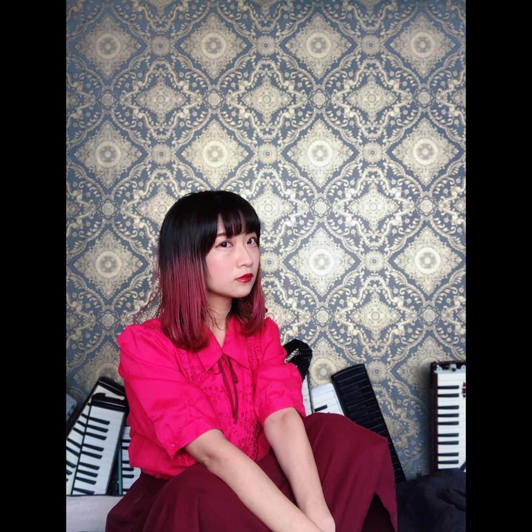 南川朱生さんのインスタグラム写真 - (南川朱生Instagram)「今日の #公演コーデ  P-37D色のスカート」11月17日 11時58分 - pianonymous404
