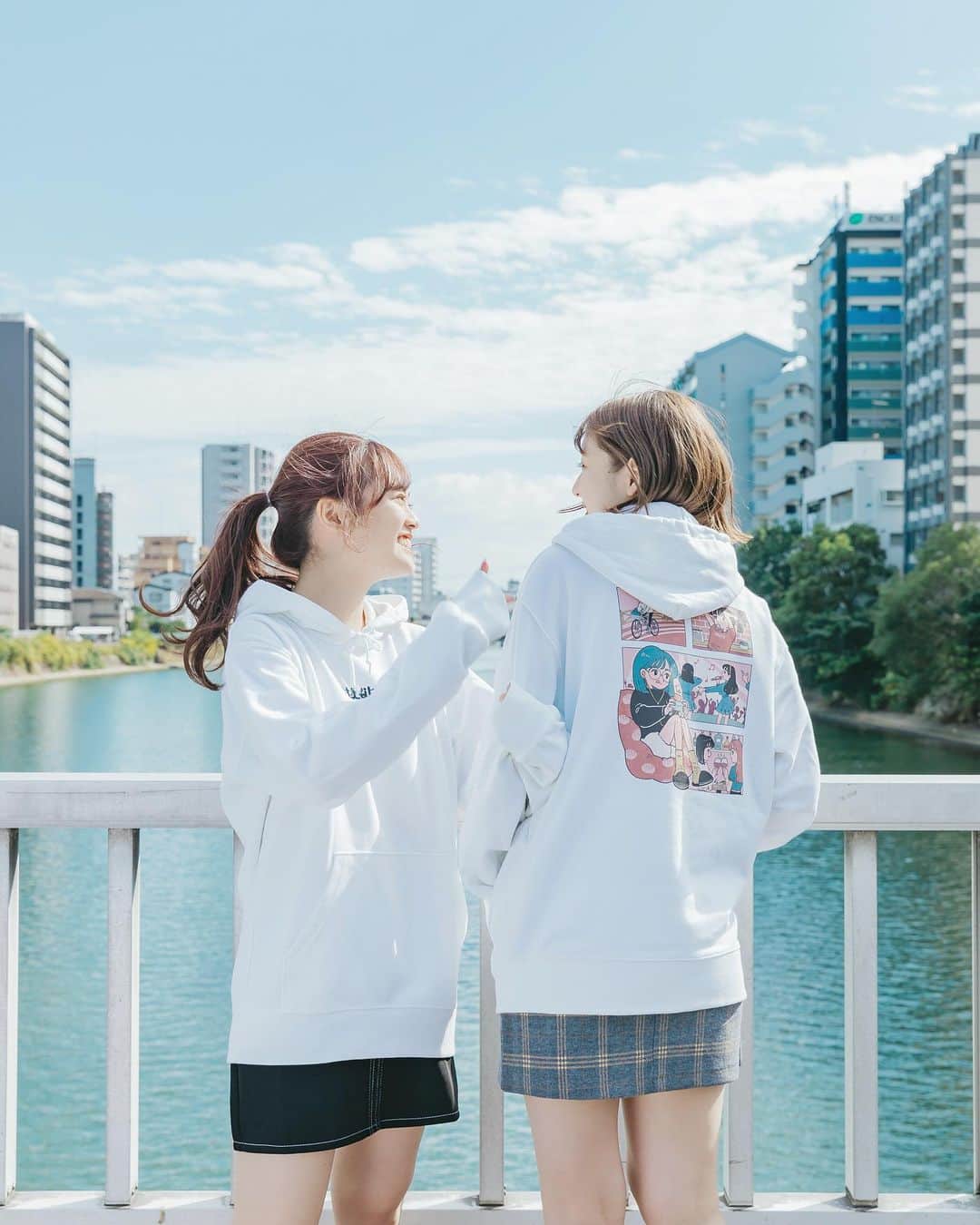 松岡菜摘のインスタグラム：「. . DleepyTownさんとの コラボコレクションが 11/20（金）19:00に公開されます！ 私たちが選んだお洋服が販売されます 女子の皆さん、ぜひ☺︎ . そしてオリジナルアイテムも限定販売！ あおいちゃんと考えたパーカー❤︎ 背中にはとっても可愛いイラストが入ってます！ . #dleepytown #コラボコレクション #コラボアイテム　#パーカー #ファッション」