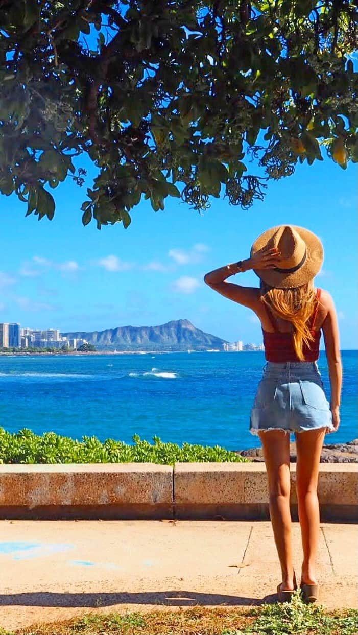 shihoのインスタグラム：「💙💠💙💠💙 ・ やっぱりHawaiiと言ったらこの景色♡ きっとみんなも行きたい欲 増し増しになるはず🥺💙 ・ #hawaii#islandofoahu#oahu#ハワイ#trip #オアフ島#travel#loco_hawaii#travel_jp #funtorip#タビジョ#旅MUSE#genic_travel #genic_mag#たびねす#旅行#genic_hawaii#oahuhawaii」