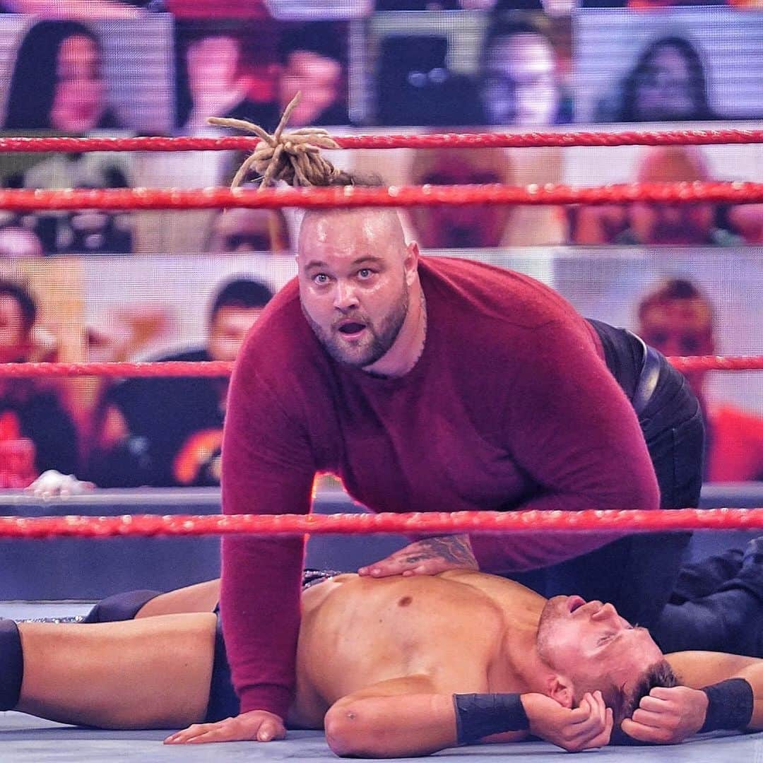 WWEさんのインスタグラム写真 - (WWEInstagram)「#BrayWyatt returns to #WWERaw action to personally decline @mikethemiz’s offer.」11月17日 12時12分 - wwe