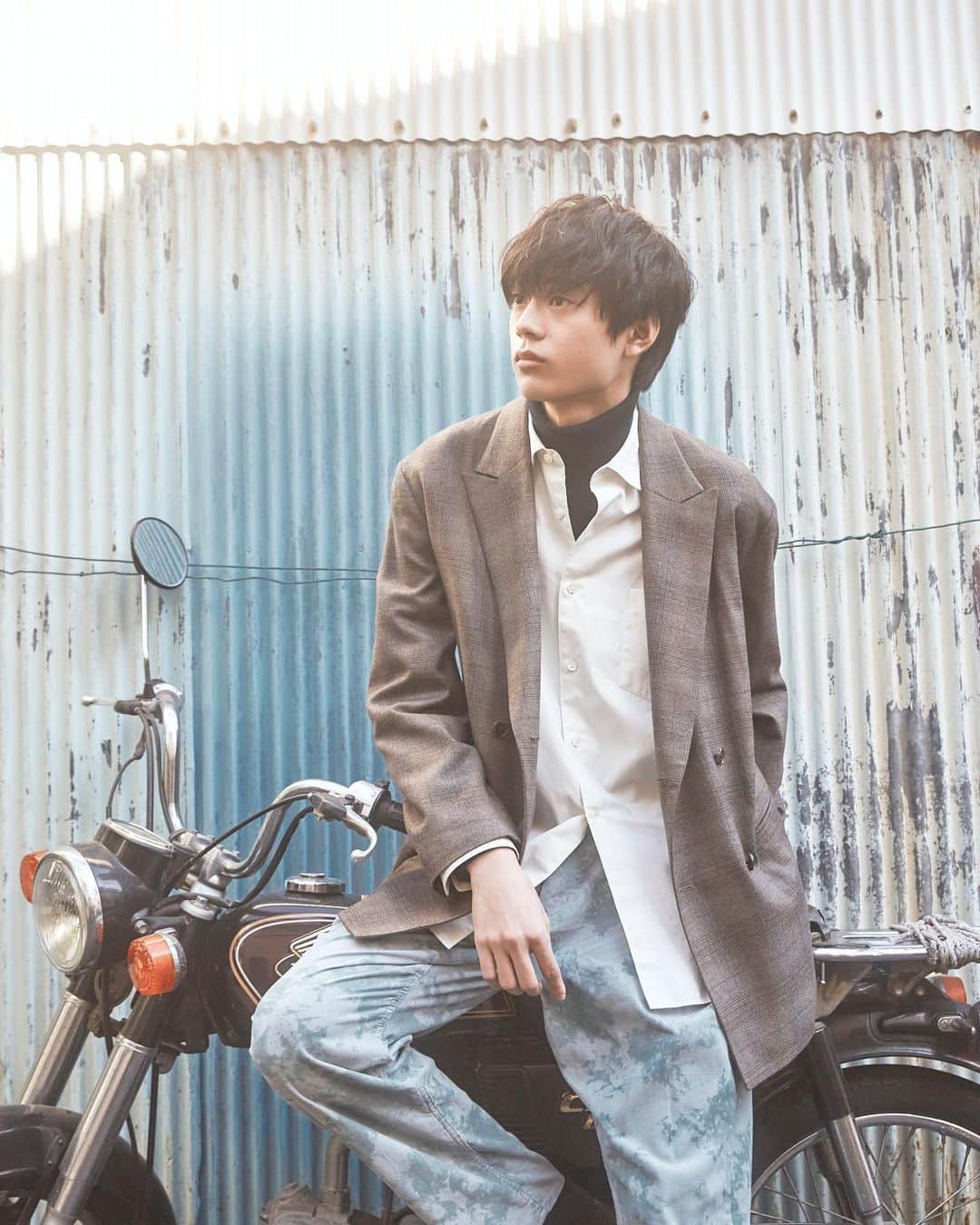 水沢林太郎のインスタグラム：「. 📷  Photo @hiyori.ohnishi  Styling @takumi0914  Hair&Makeup @miho_matsubara7」