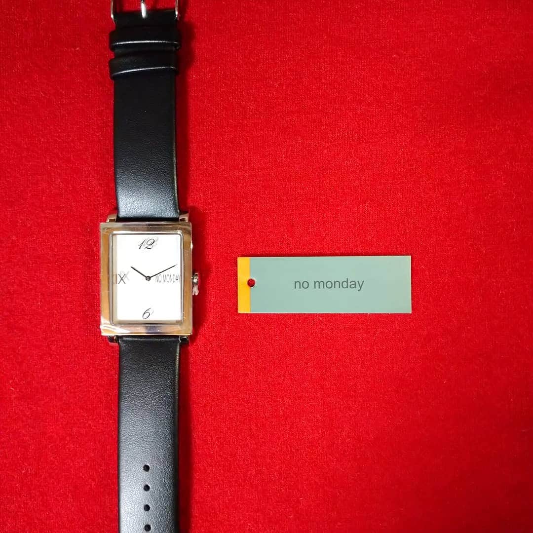 Takahiroのインスタグラム：「⌚⌚⌚ #PR  香港発の時計ブランド NO MONDAY( @nomonday_jp )様 いつもご提供頂きありがとうございます。 ㅤ ㅤ ⌚ATAES Silver&Black NM-56181 39×32mm ㅤ ㅤ ㅤ 洗練さとシンプル重視なものを今回選ばせて頂きました。 シーンを問わず使用出来そうなデザインでいいですよね！小物でお洒落は気分が上がります✨ 大切な方へのプレゼントに最適です。 ↓URLやハッシュタグから商品ご確認頂けます。 ㅤ ■http://nomonday.jp/ 「takahjz」cordで10%OFF ㅤ Instagram内の #nomonday ハッシュタグで検索すれば素敵な投稿者はいますのでチェックしてみて下さい。 ㅤ ┈┈┈┈┈┈┈┈┈┈┈┈┈┈┈┈ #ノーマンデー #時計 #腕時計 #手元倶楽部 #ウォッチ #時計好き  #instawatch」