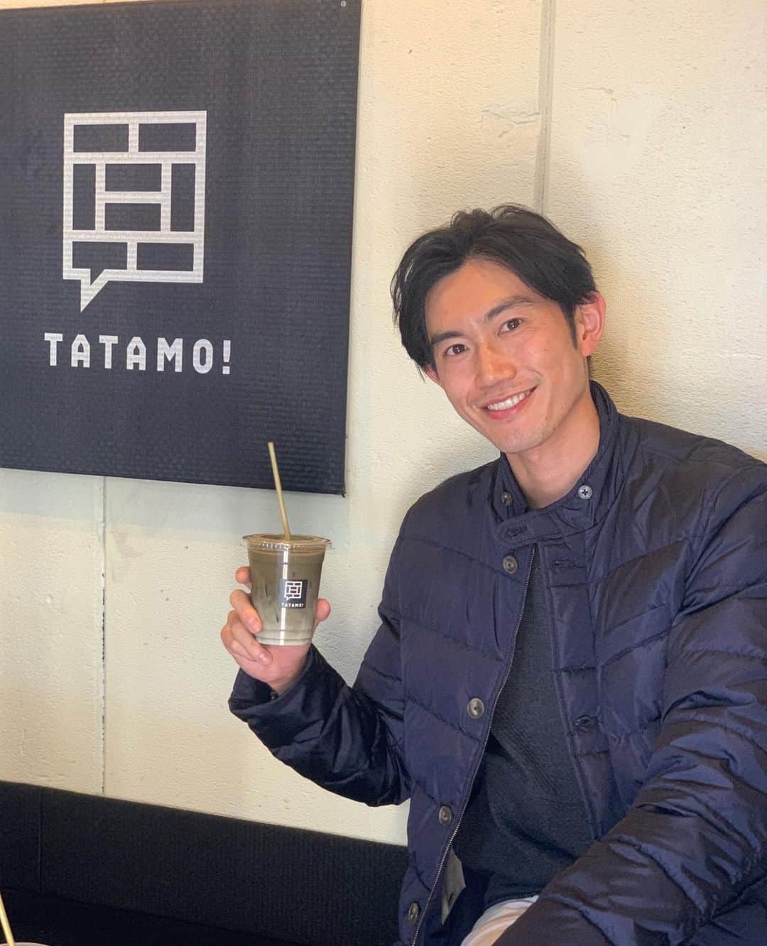 渡部純平さんのインスタグラム写真 - (渡部純平Instagram)「Organic japanese tea & Tatami cafe！"TATAMO"  三軒茶屋にあるオーガニック日本茶の畳カフェ @teatatamo 🍵へ。 日本茶だけでなくコーヒーもオーガニックそして"畳"を融合させたカフェ。 店主の百瀬さん @momo.oo7 もヨガをしていたりいろんなことが繋がる。 ワクワクするお話もできたり楽しい時間でした！またゆっくり行きたい、いきます🍵 ありがとございました♪  #畳カフェ #畳 #日本茶 #オーガニック #日本 #伝統 #文化 #畳のある生活 #ライフスタイル #ヨガ #yoga #yogi #一期一会 #縁 #渡部純平 #junpeiwatanabe」11月17日 12時19分 - junpei_wt7b