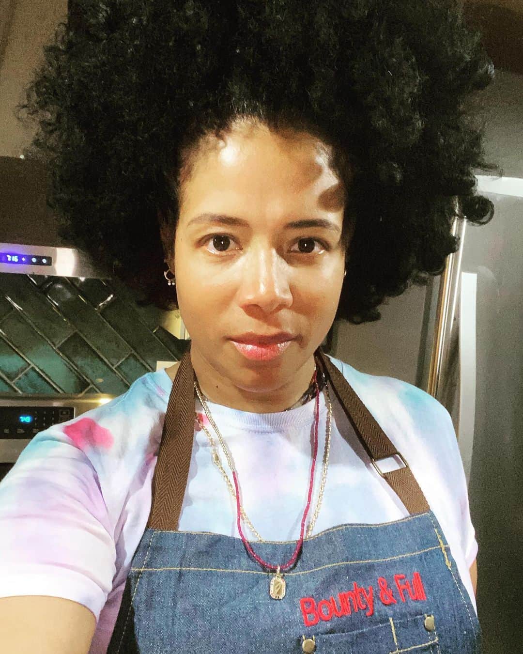 ケリスのインスタグラム：「50 random GOLD MINE DINNER BOX orders are being selected to receive a gift from me ! Wepa !!! these denim  Bounty&full aprons are just a little thank you note from me to you ! ♥️」