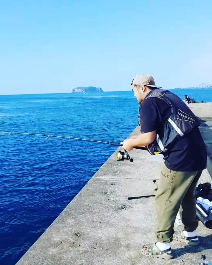 チャヨプのインスタグラム：「✔️ 어 큰일났다  이러다 고래 잡겠어 #쇼어지깅 #shorejiging」