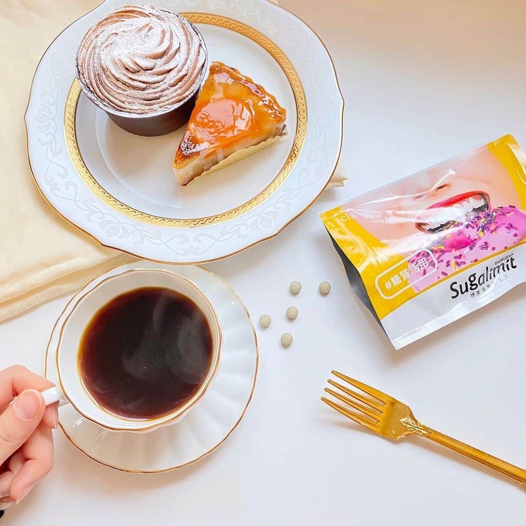 sugalimit (シュガリミット)のインスタグラム：「我慢するダイエットはもう古い！？😲  #ダイエット中 だから甘いものは食べずに我慢😢...そんな経験ありませんか？ 食事制限ダイエットは即効性がありますが、 #リバウンド のリスクがあったり なによりも辛いですよね😭😭  シュガリミットは食べる前に飲むだけで美味しいものを我慢せずに、 無理なく続けられるなんです！🍰  シュガリミットの詳細について気になることがあれば気軽にコメントください😌  商品購入はプロフィールのURLから可能です💫   #シュガリミット #ダイエットサプリ #糖質ダイエット #ダイエット部 #我慢しないダイエット #痩せホルモン #痩せる習慣 #glp1ダイエット #hmbサプリ #理想の体型」
