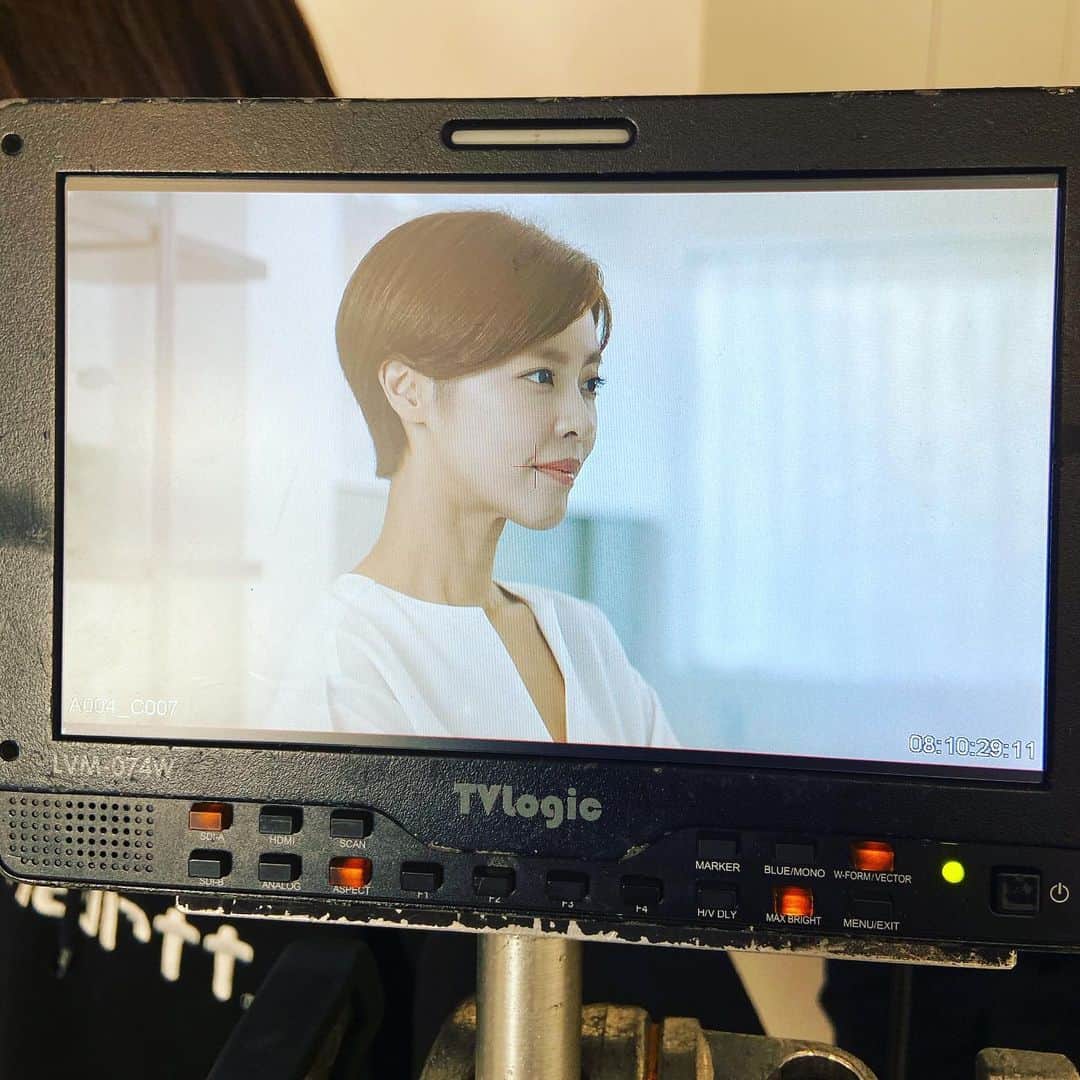 イ・ユンジのインスタグラム：「어디보자아... #모니터야안녕?」
