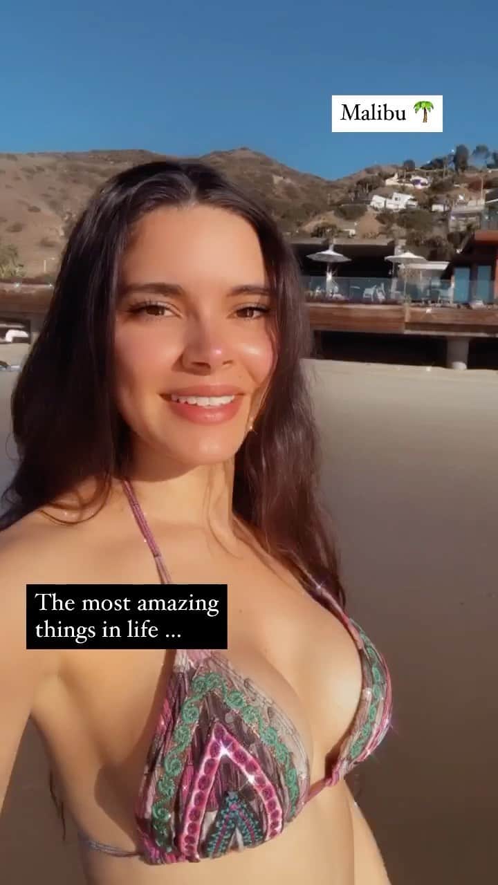 パオラ・ポーリンのインスタグラム：「An ocean breeze.. puts a mind at ease ❤️🌴#malibu - En el mar la vida es más sabrosa ❤️🌊」